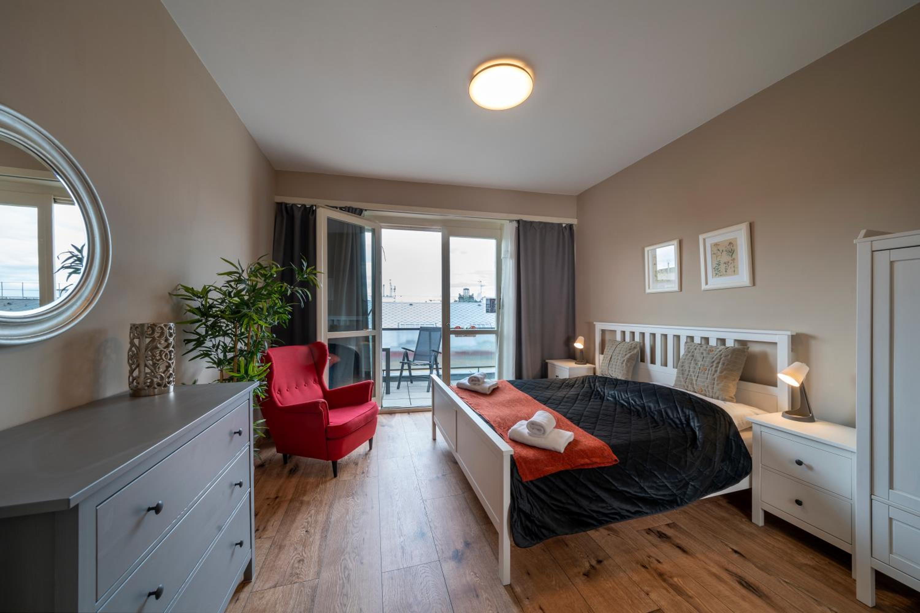 New Town - Apple Apartments