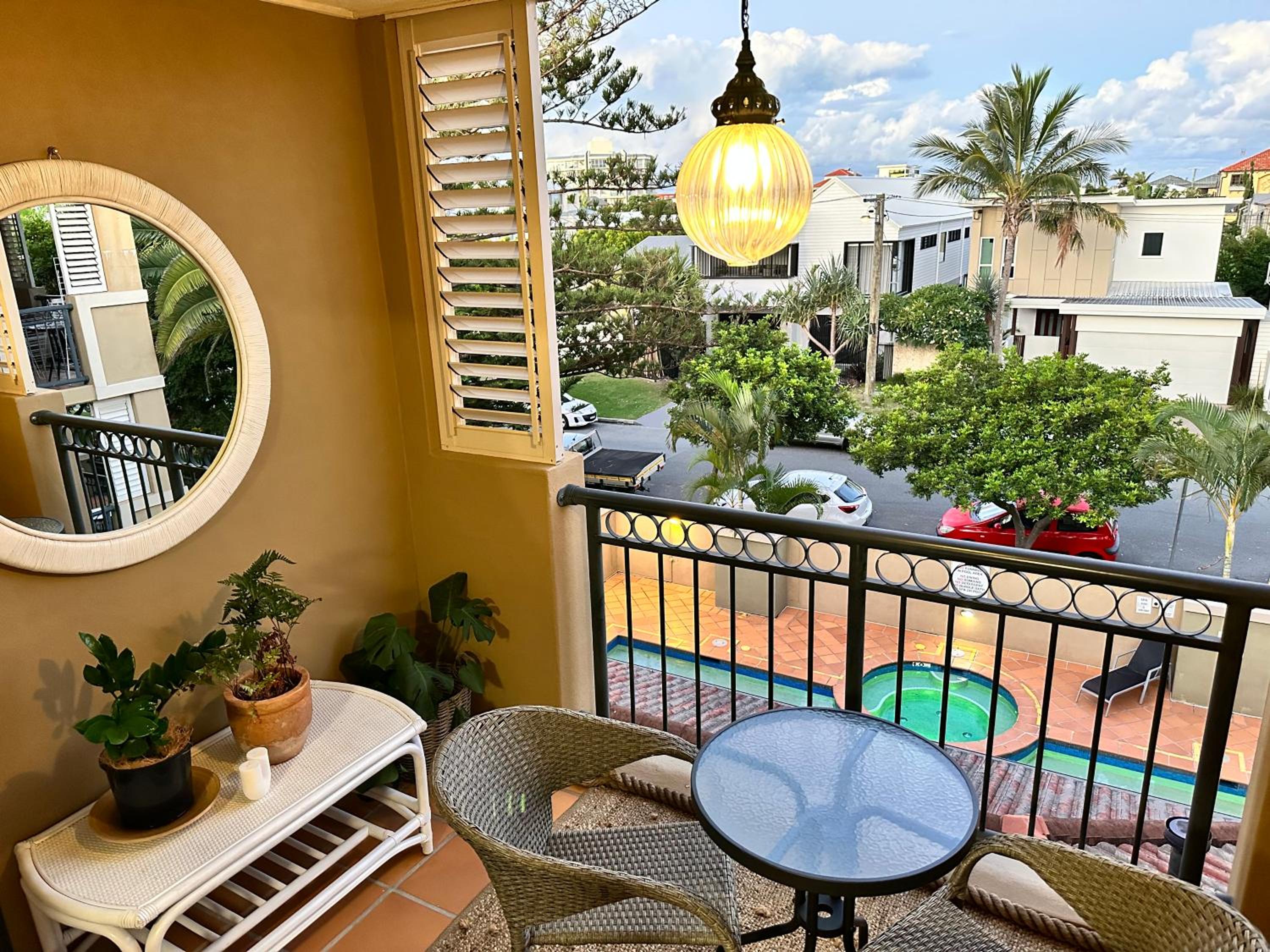Hotel 'Little Mermaid' beach apartment best location walk to beach and restaurants - sleeps 4 - Image 1