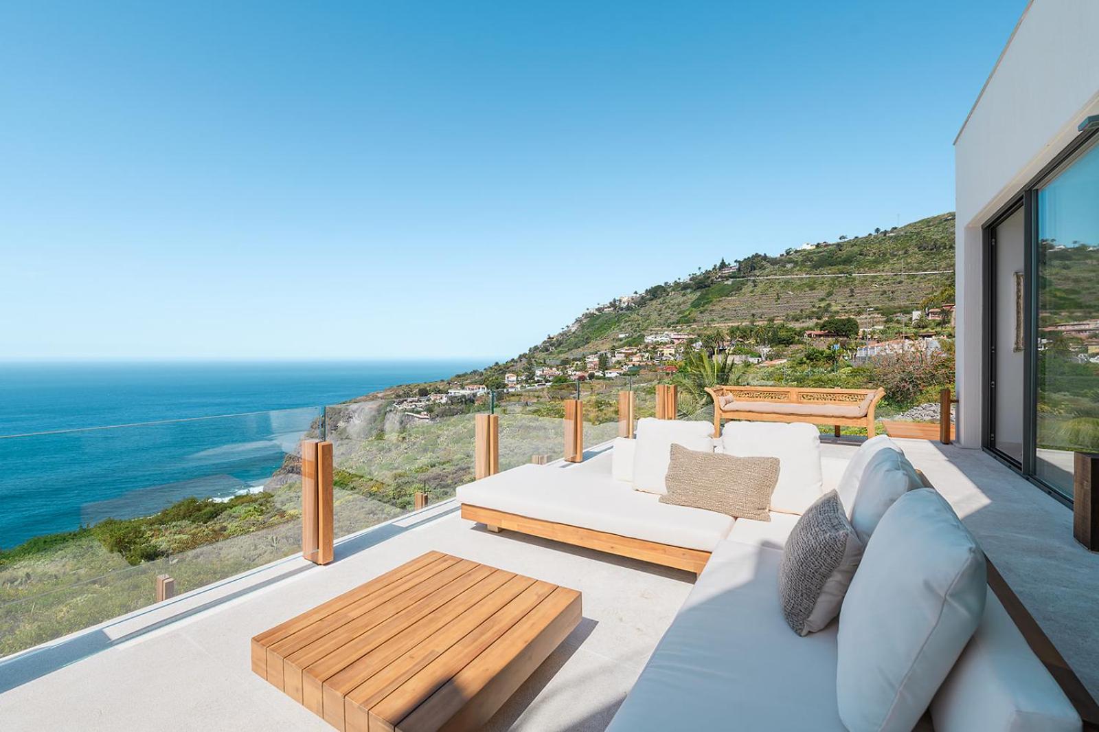 Serenity Villa on the Cliff with climatized pool