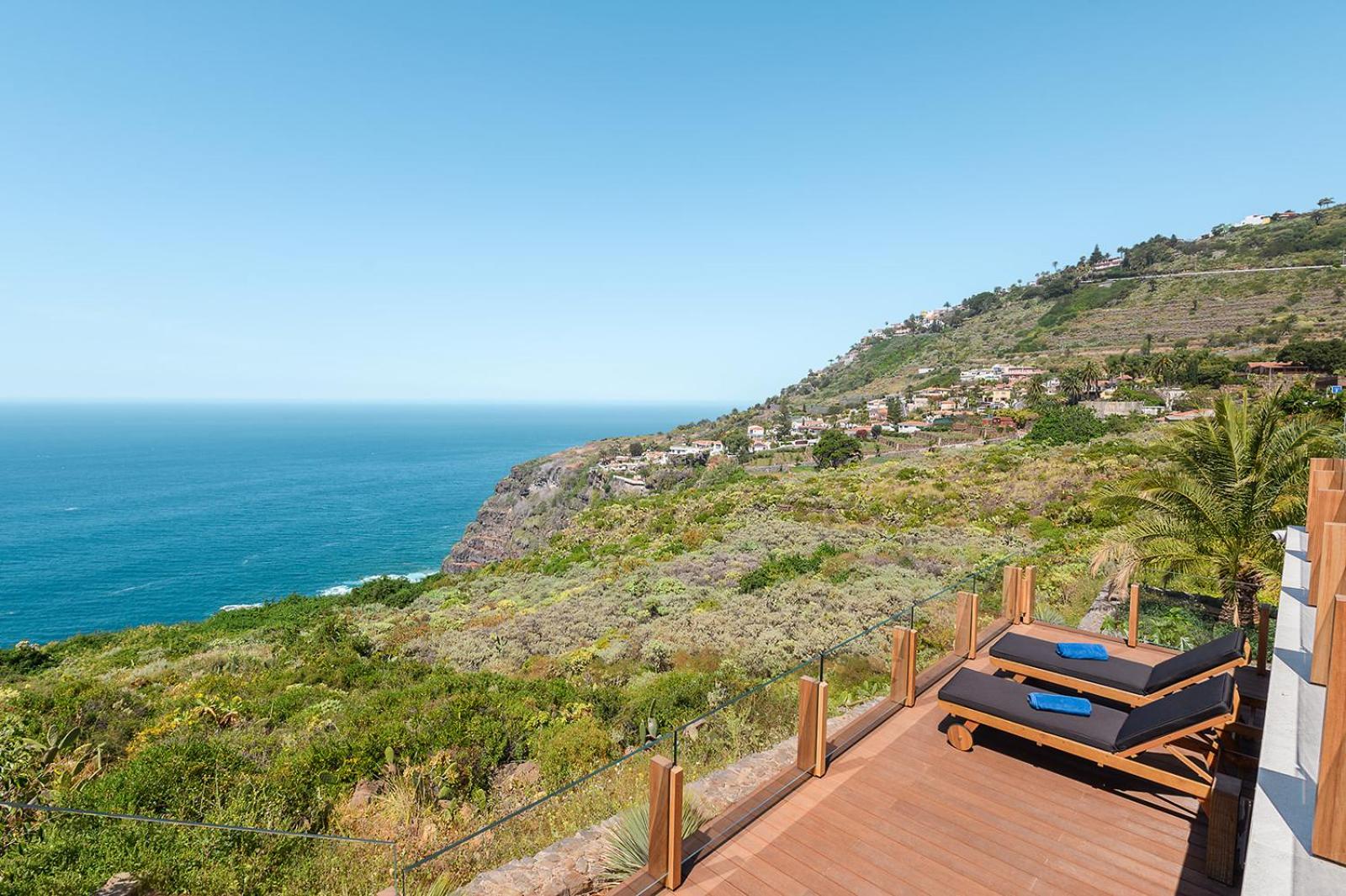 Serenity Villa on the Cliff with climatized pool