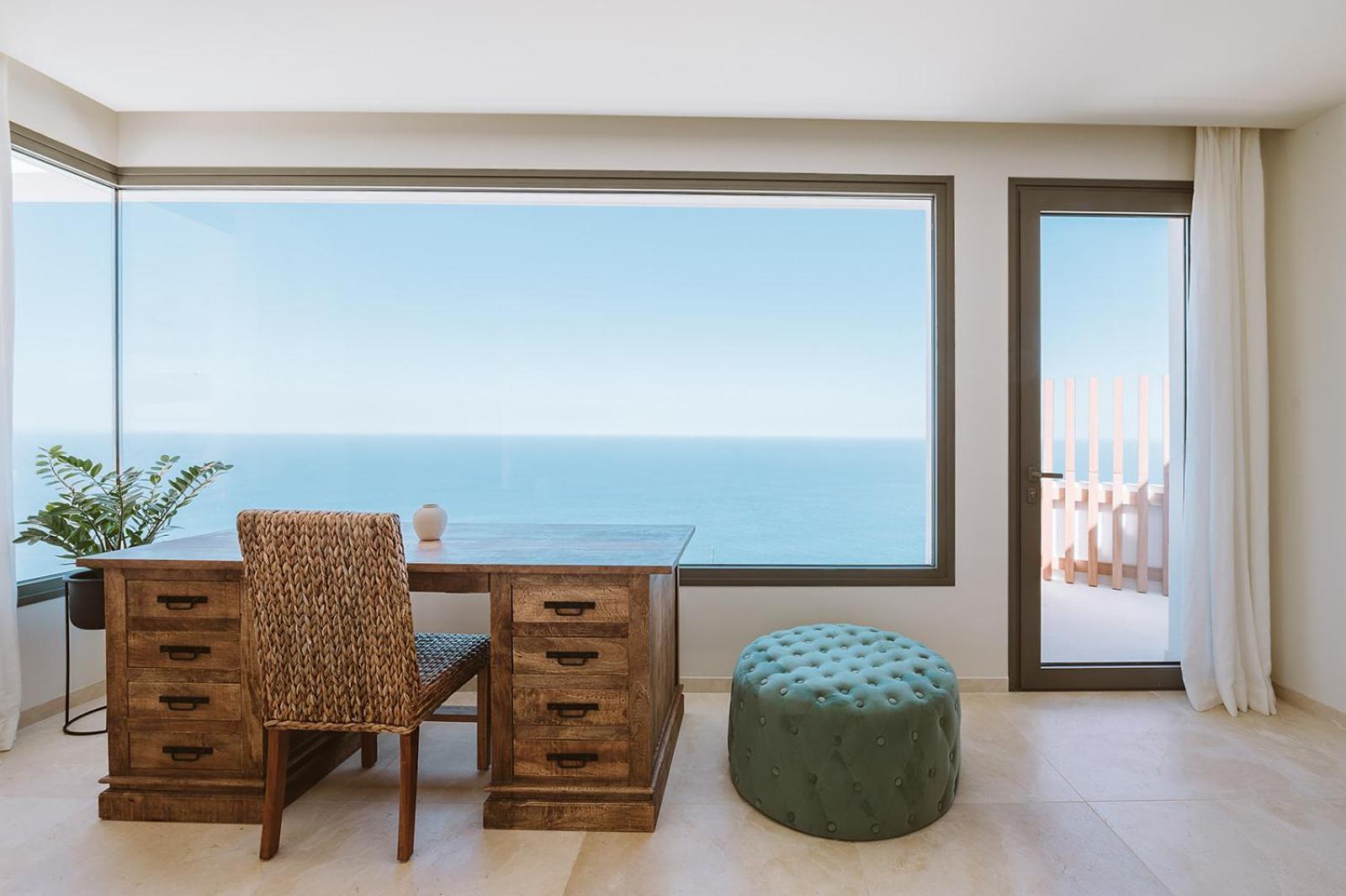 Serenity Villa on the Cliff with climatized pool