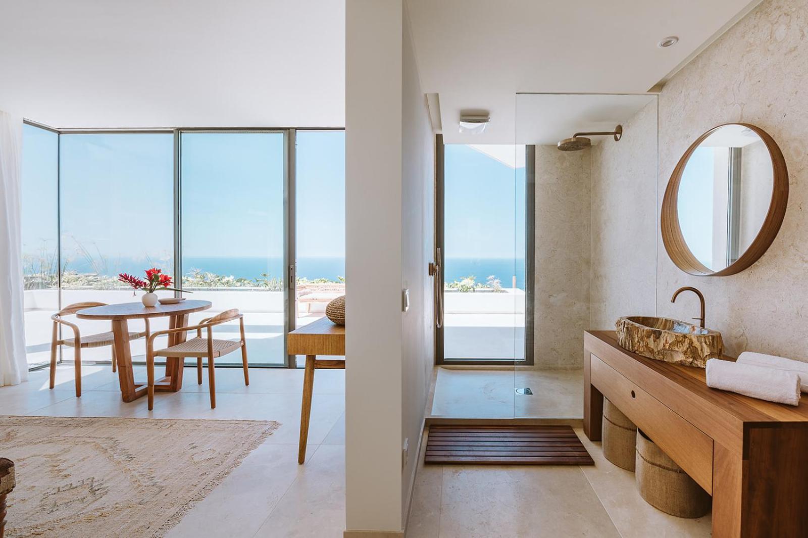 Serenity Villa on the Cliff with climatized pool