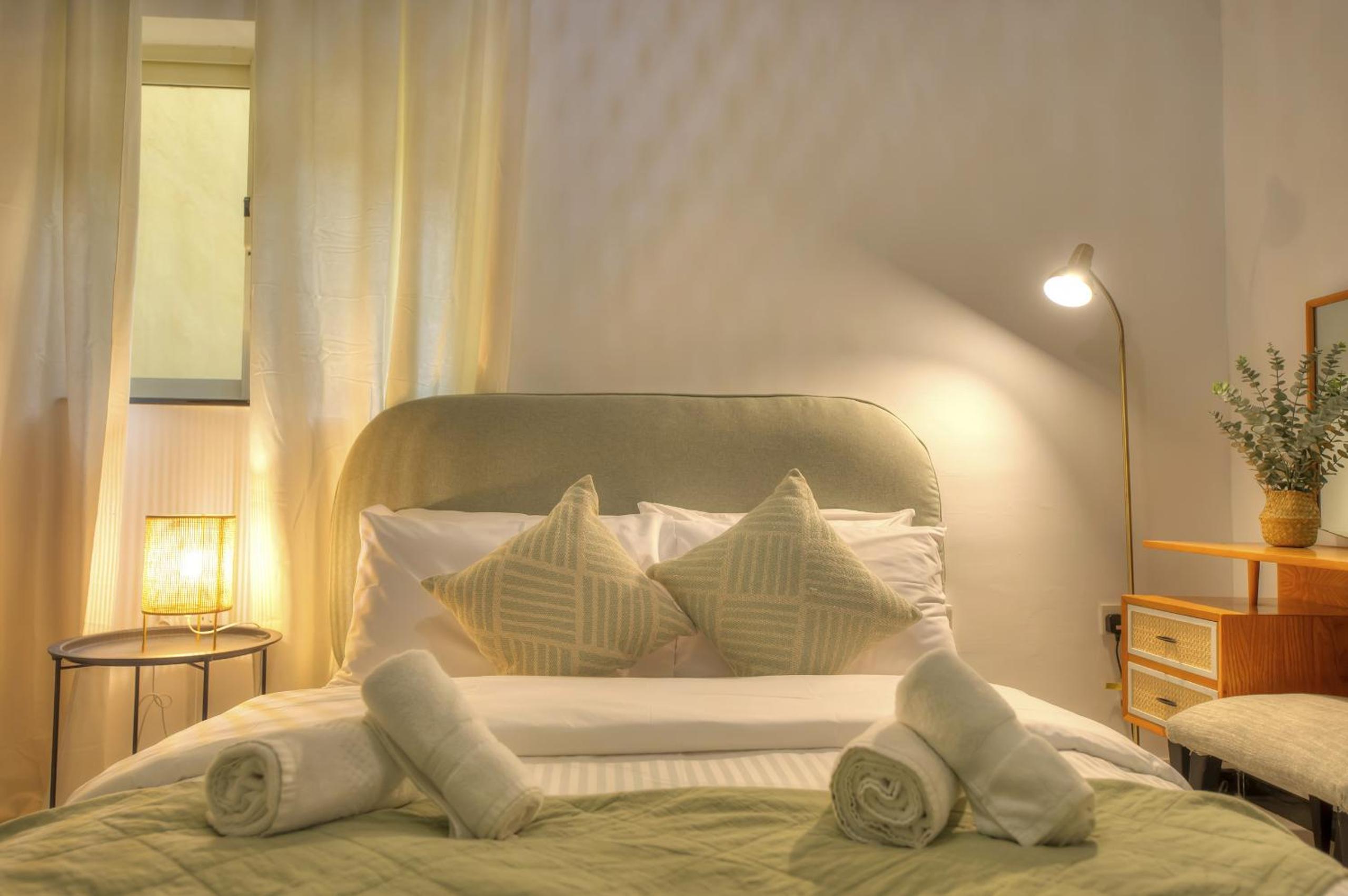 Beautifully furnished seafront 4 bedrooms GOSLM-4 view 4