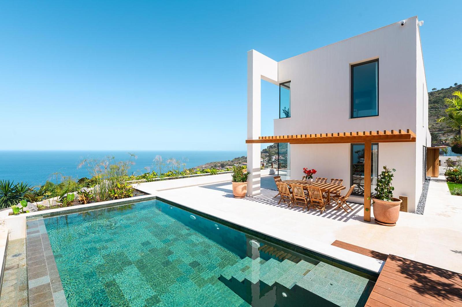 Serenity Villa on the Cliff with climatized pool