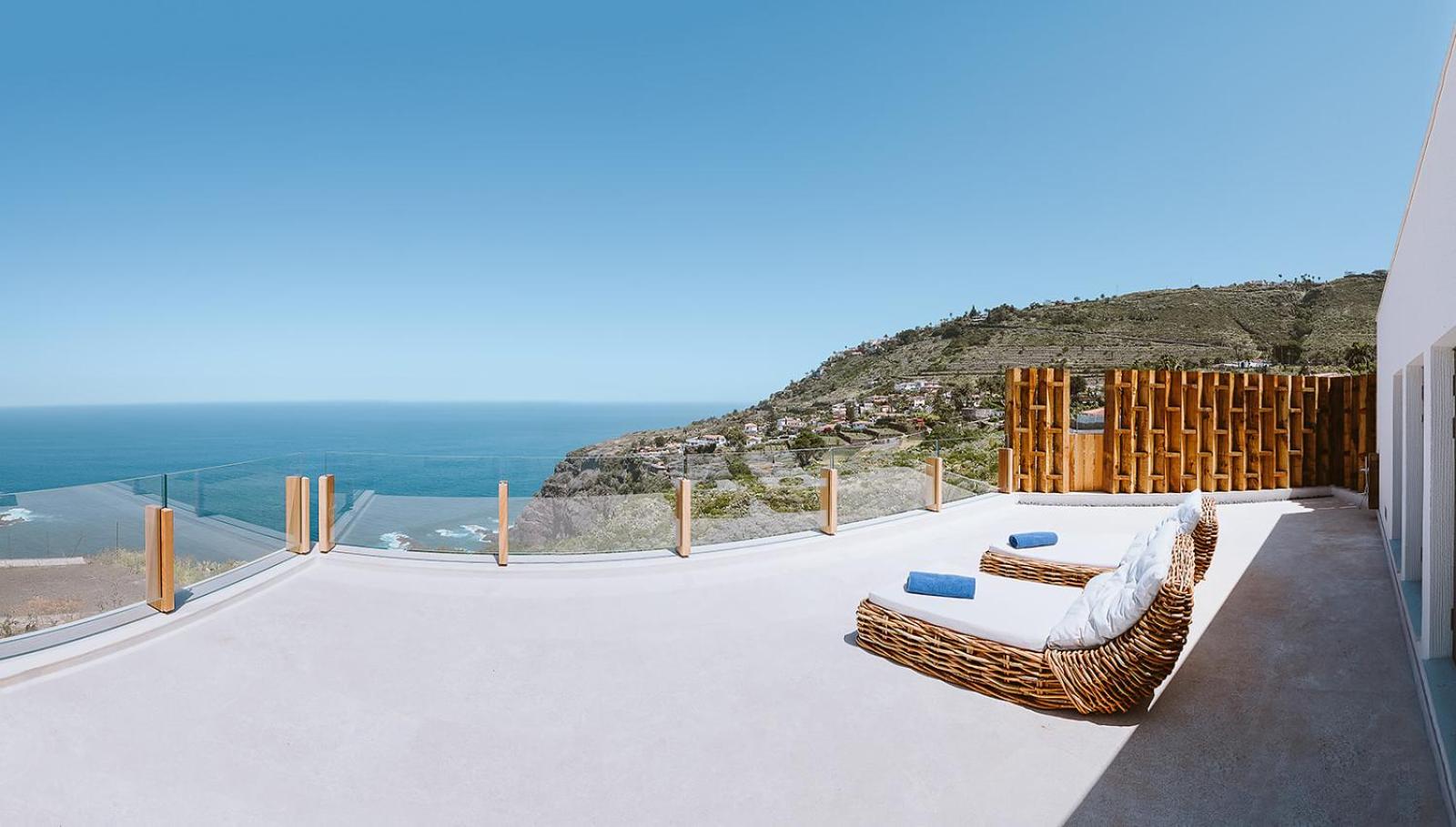 Serenity Villa on the Cliff with climatized pool