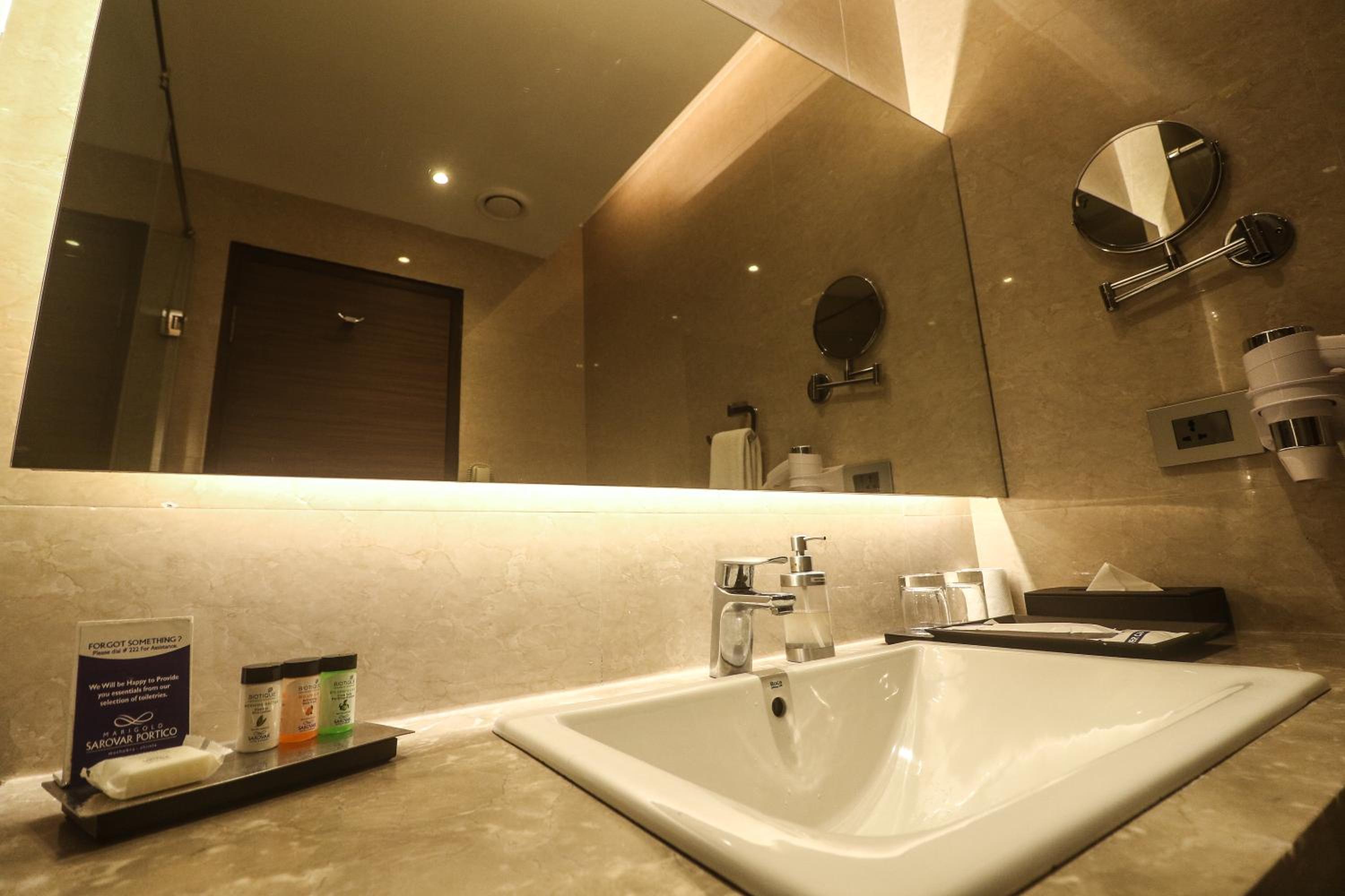 Marigold Sarovar Portico Shimla with Heated pool and AC Rooms-A Resort cottage and SPA