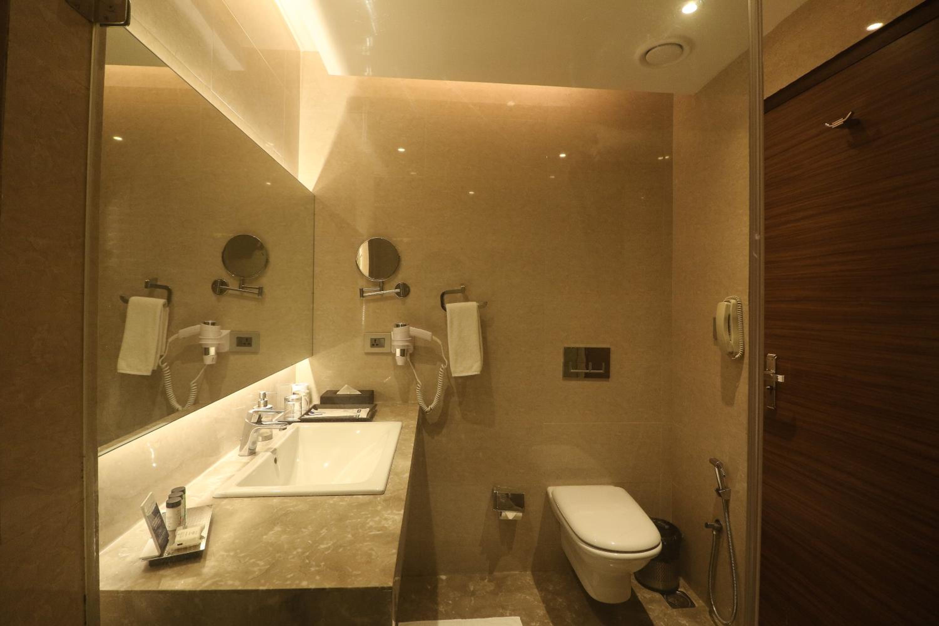 Marigold Sarovar Portico Shimla with Heated pool and AC Rooms-A Resort cottage and SPA