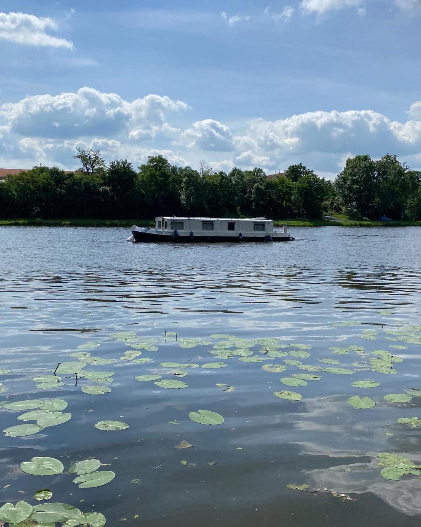 Zouw Hausboat Zakotven -pouze ubytovaní