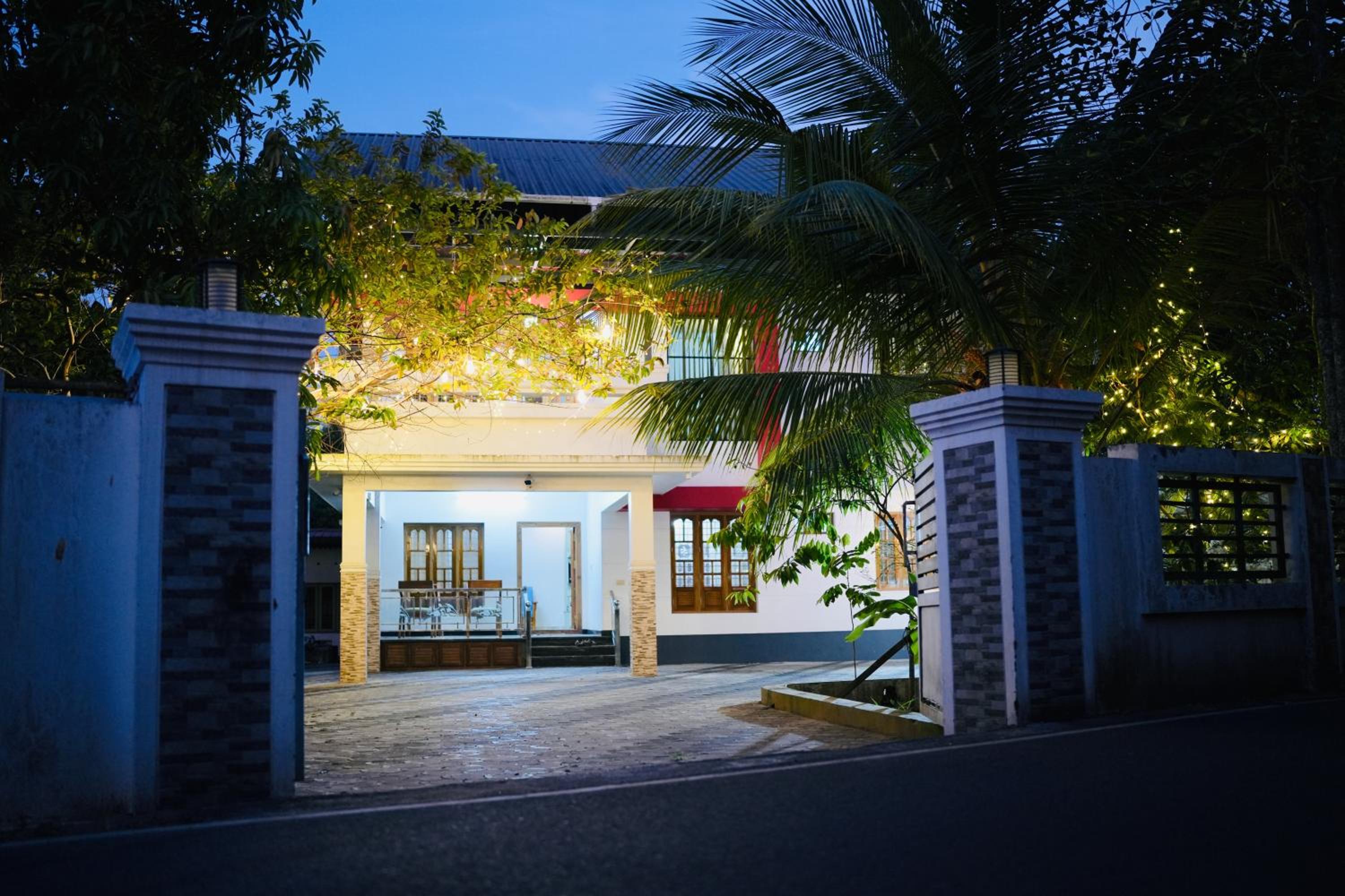 Vintage Villa view 3