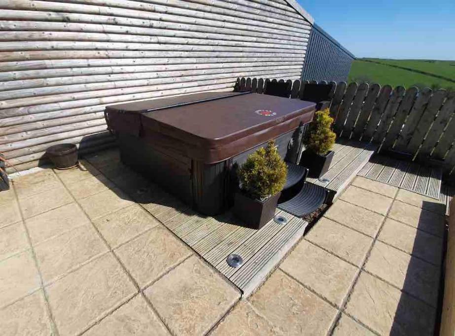 Baidland Escapes 2 bedroom cottage With hot tub view 4