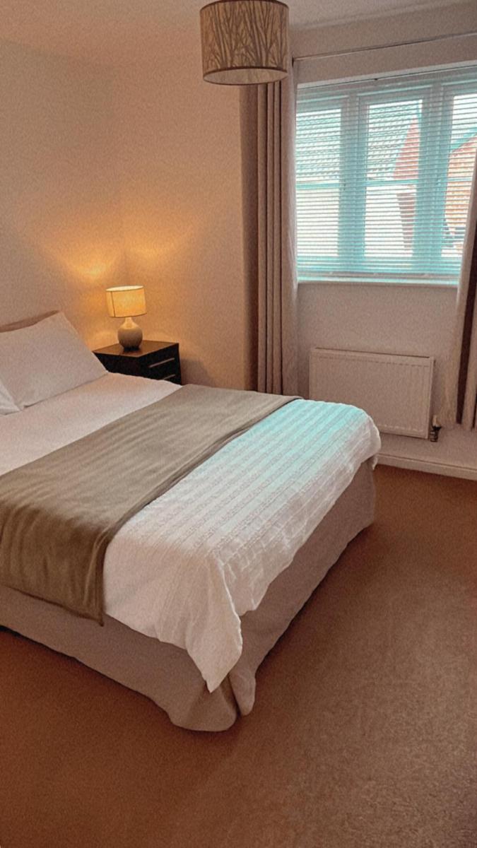 At home in the city serviced apartments Newport view 2