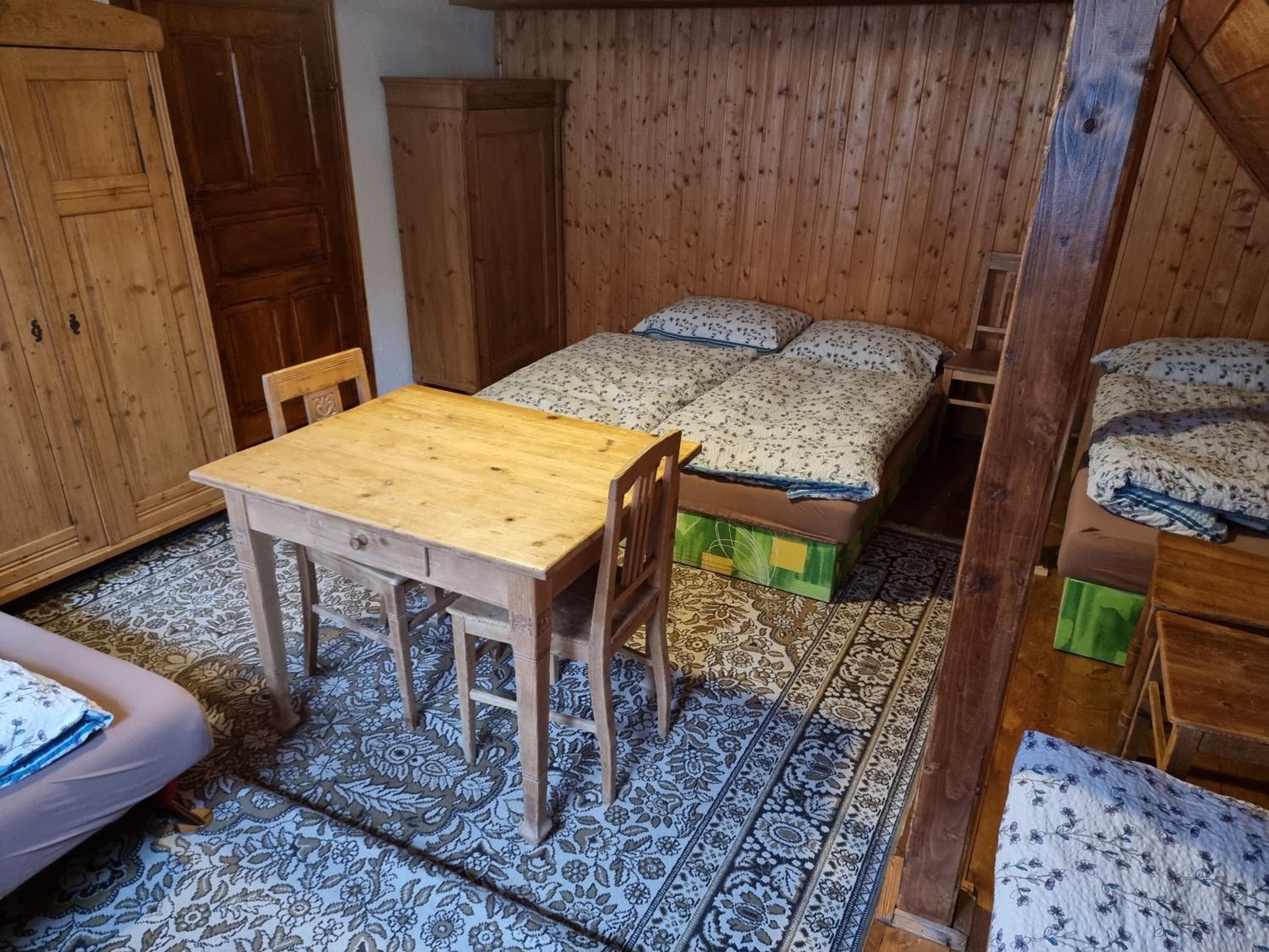 Roubenka Mlýn u skály Deštné v Orlických horách volné termíny 5 bytů