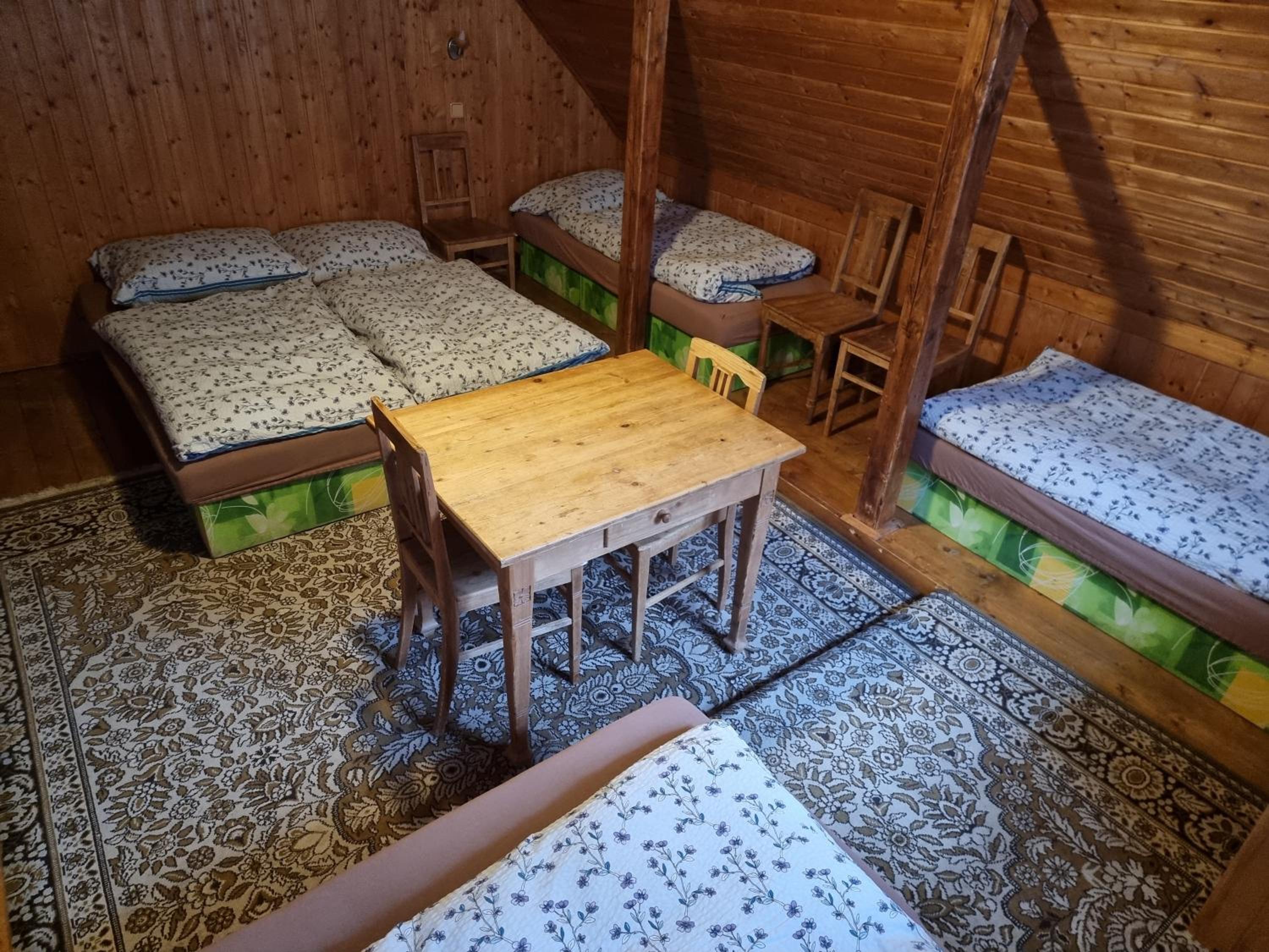 Roubenka Mlýn u skály Deštné v Orlických horách volné termíny 5 bytů