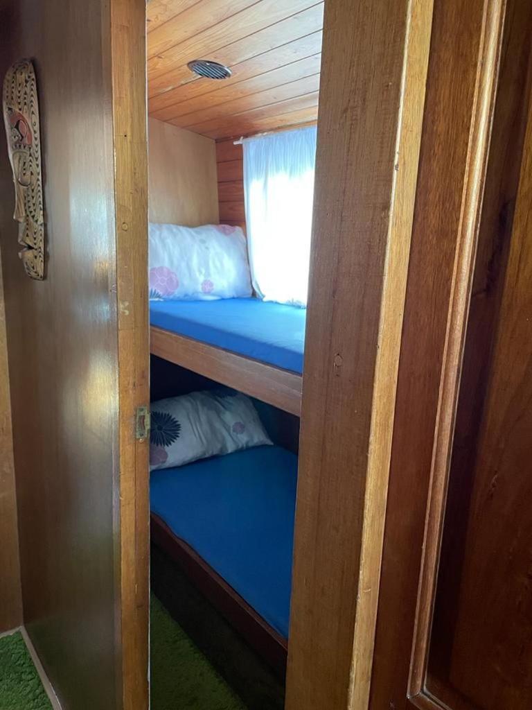 Zouw Hausboat Zakotven -pouze ubytovaní