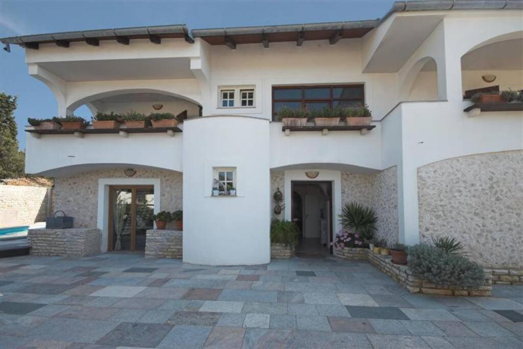 Villa Nikolina