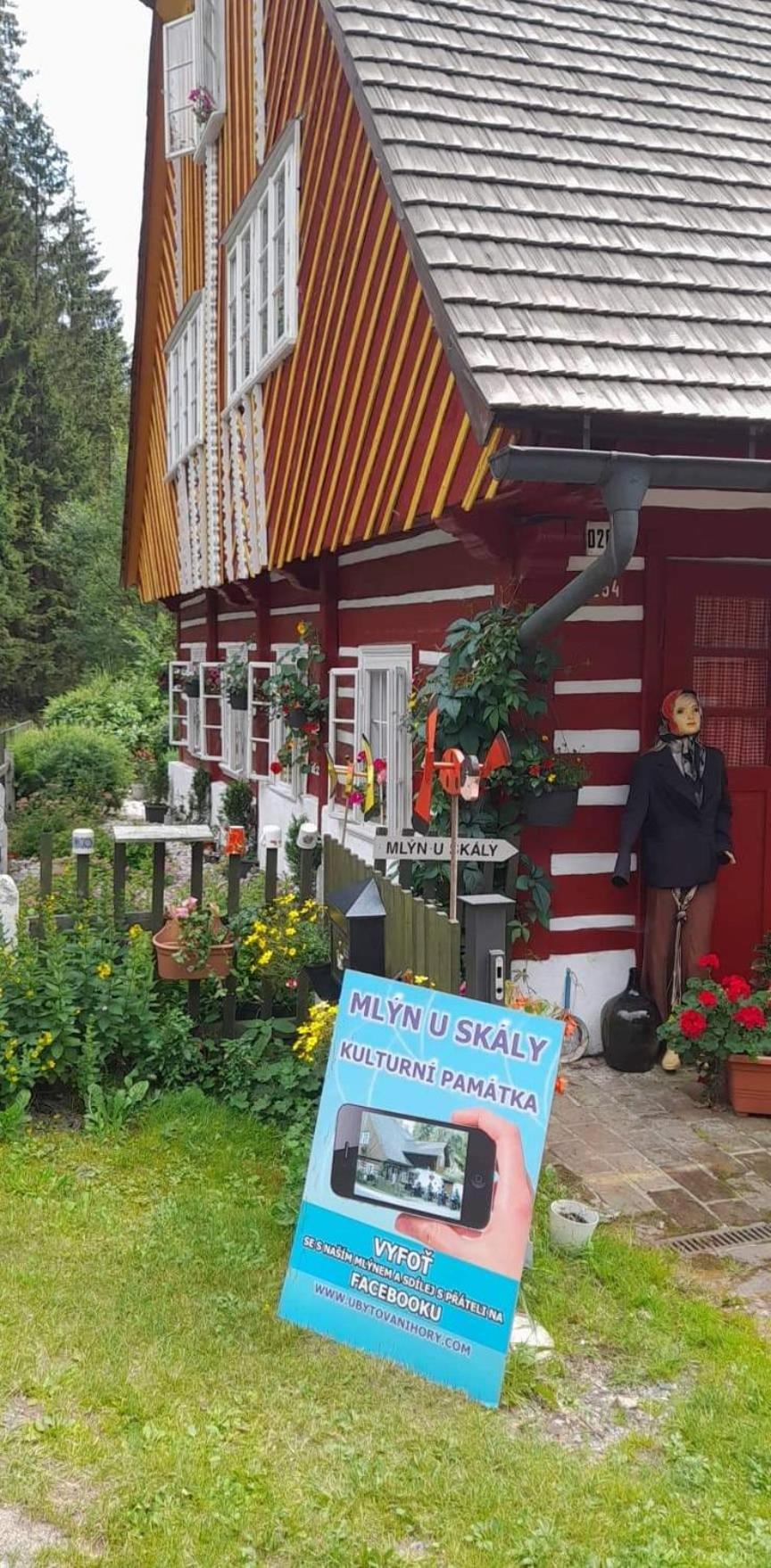Roubenka Mlýn u skály Deštné v Orlických horách volné termíny 5 bytů