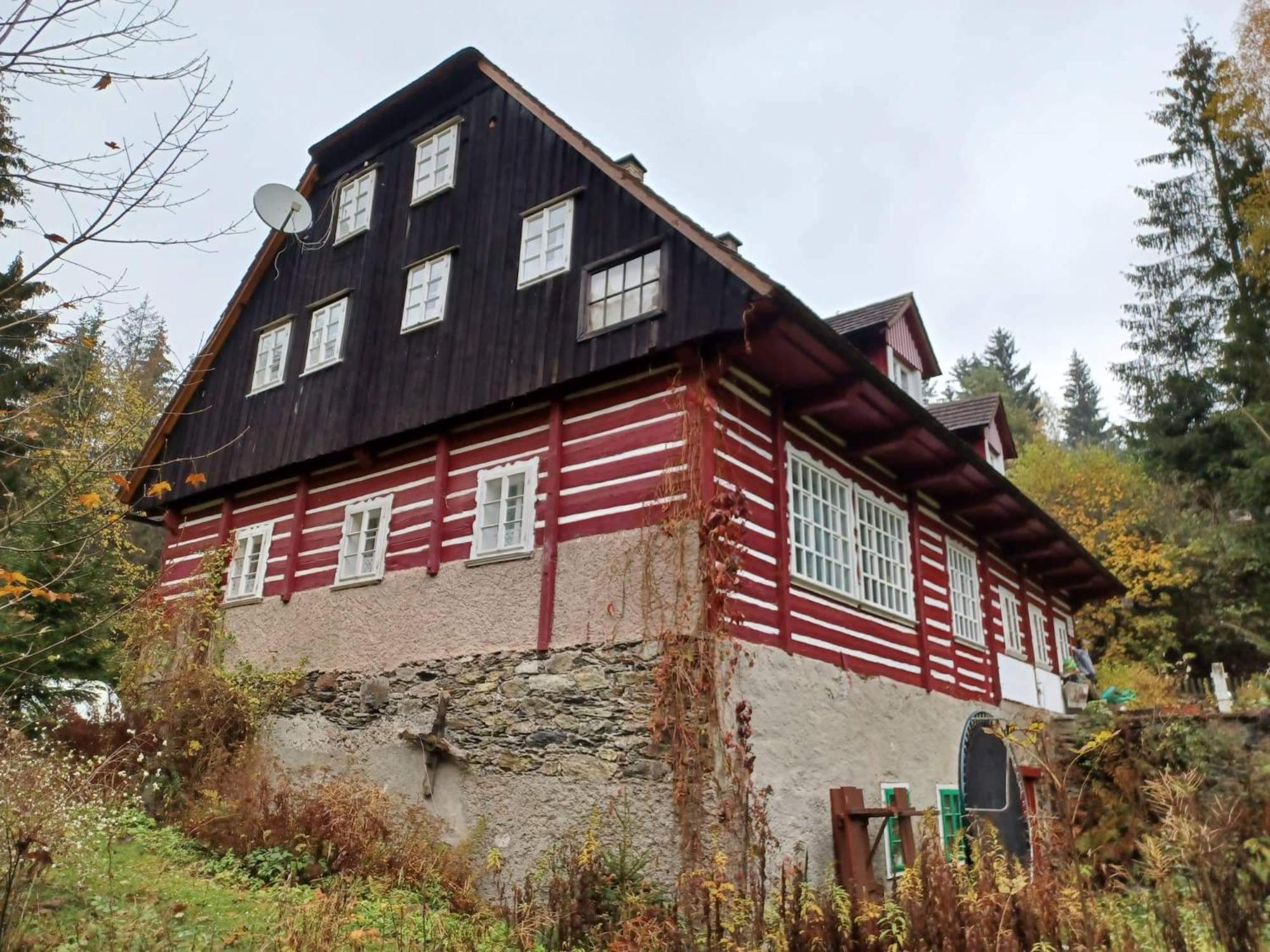 Roubenka Mlýn u skály Deštné v Orlických horách volné termíny 5 bytů