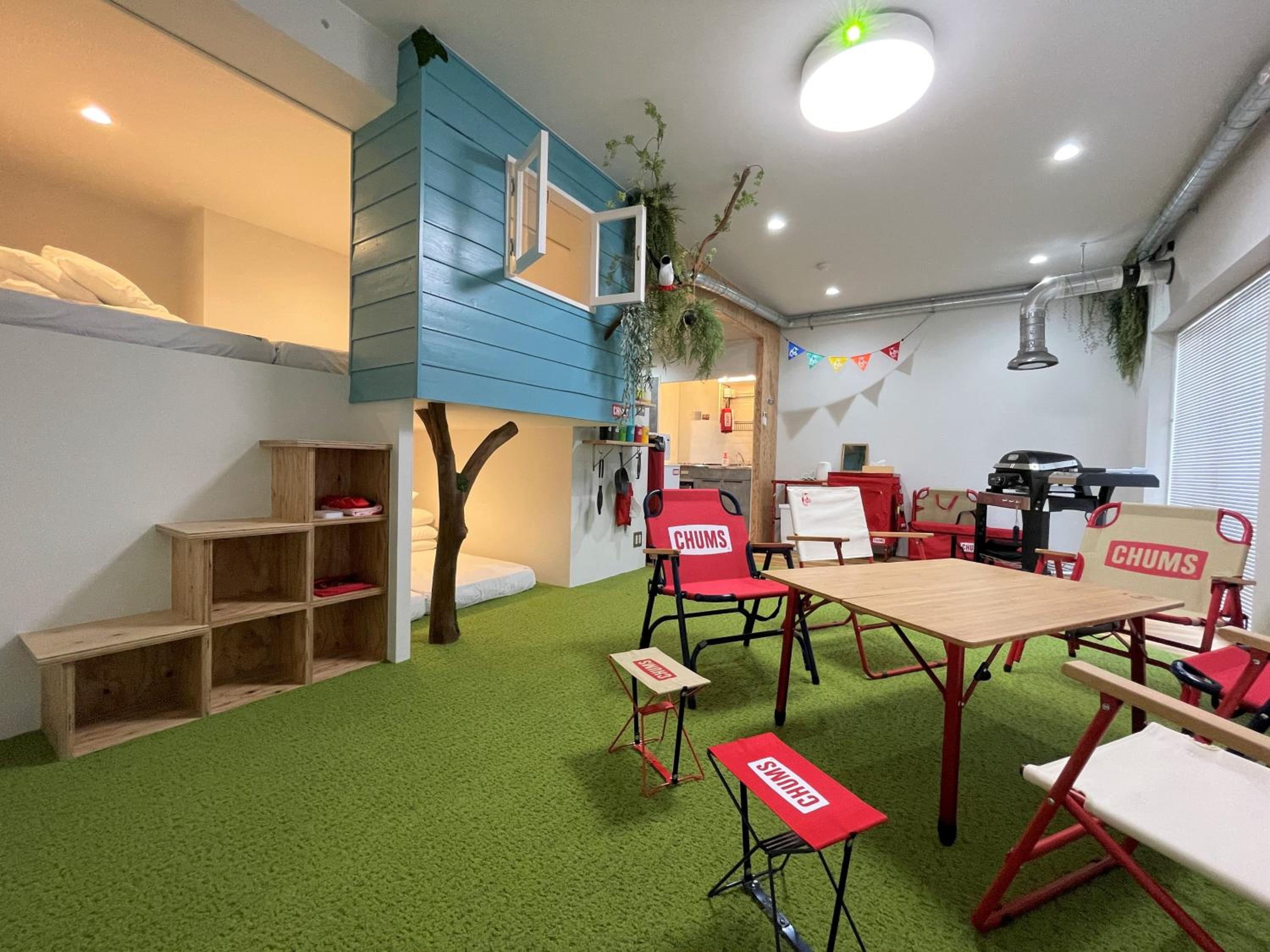 365BASE outdoor hostel