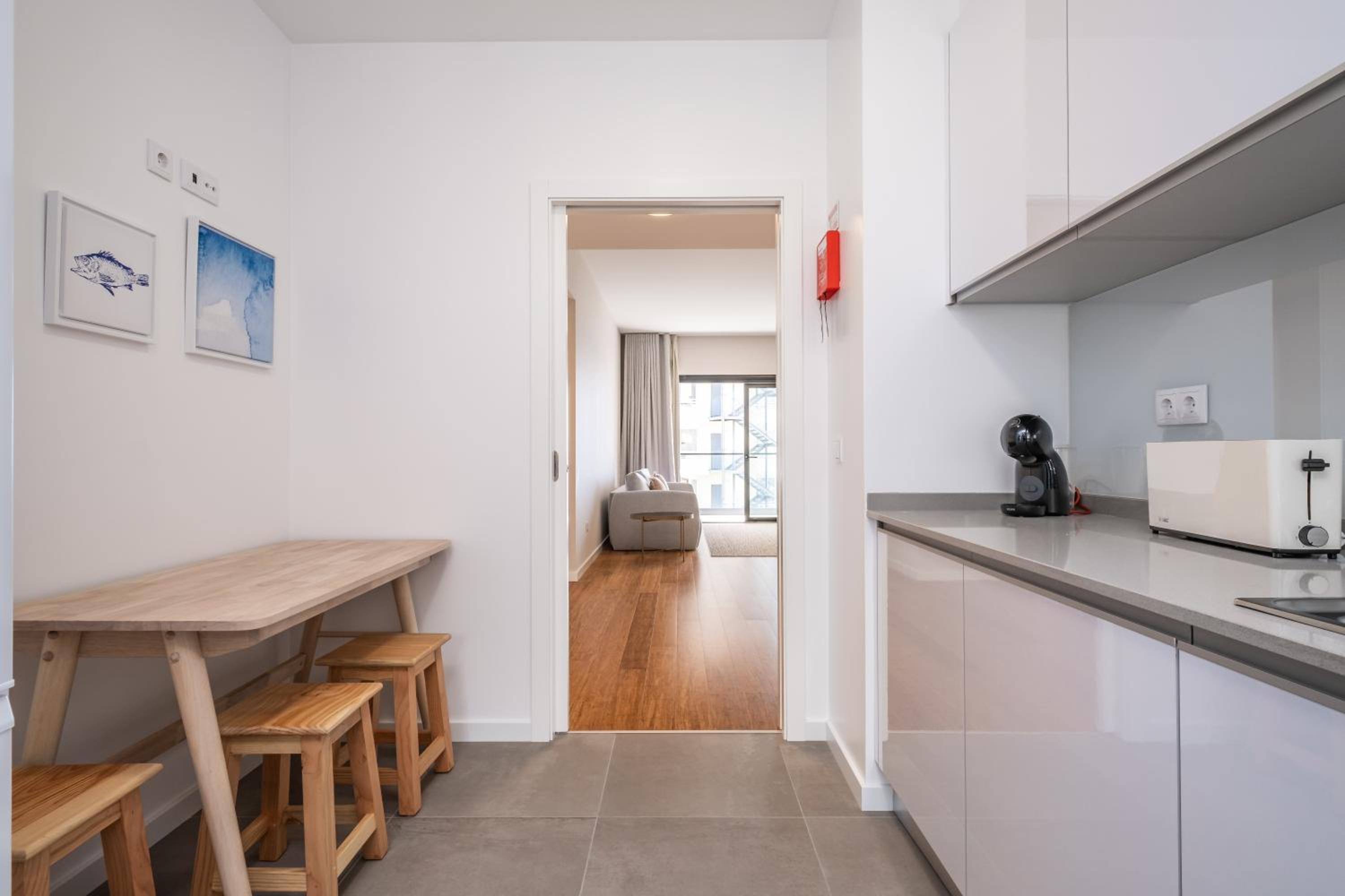 Apartment with ocean view and parking view 4