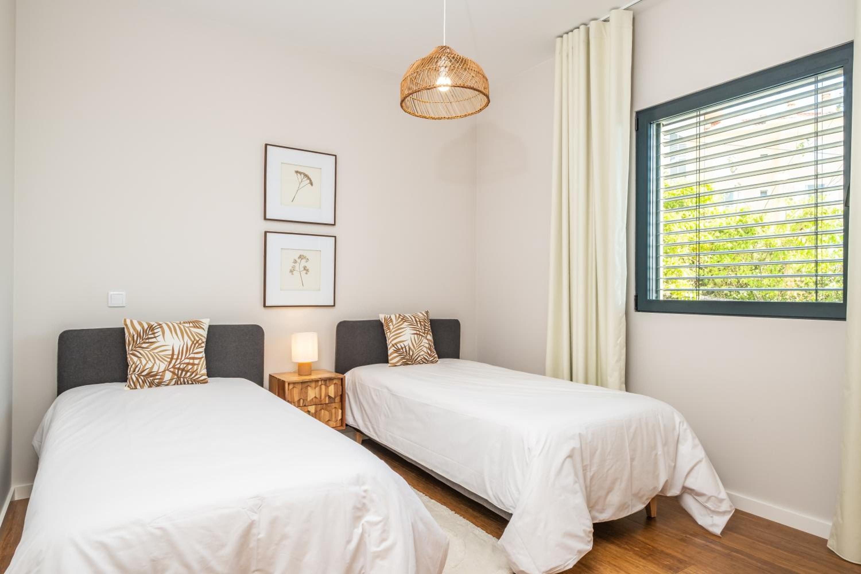 Apartment with ocean view and parking view 5