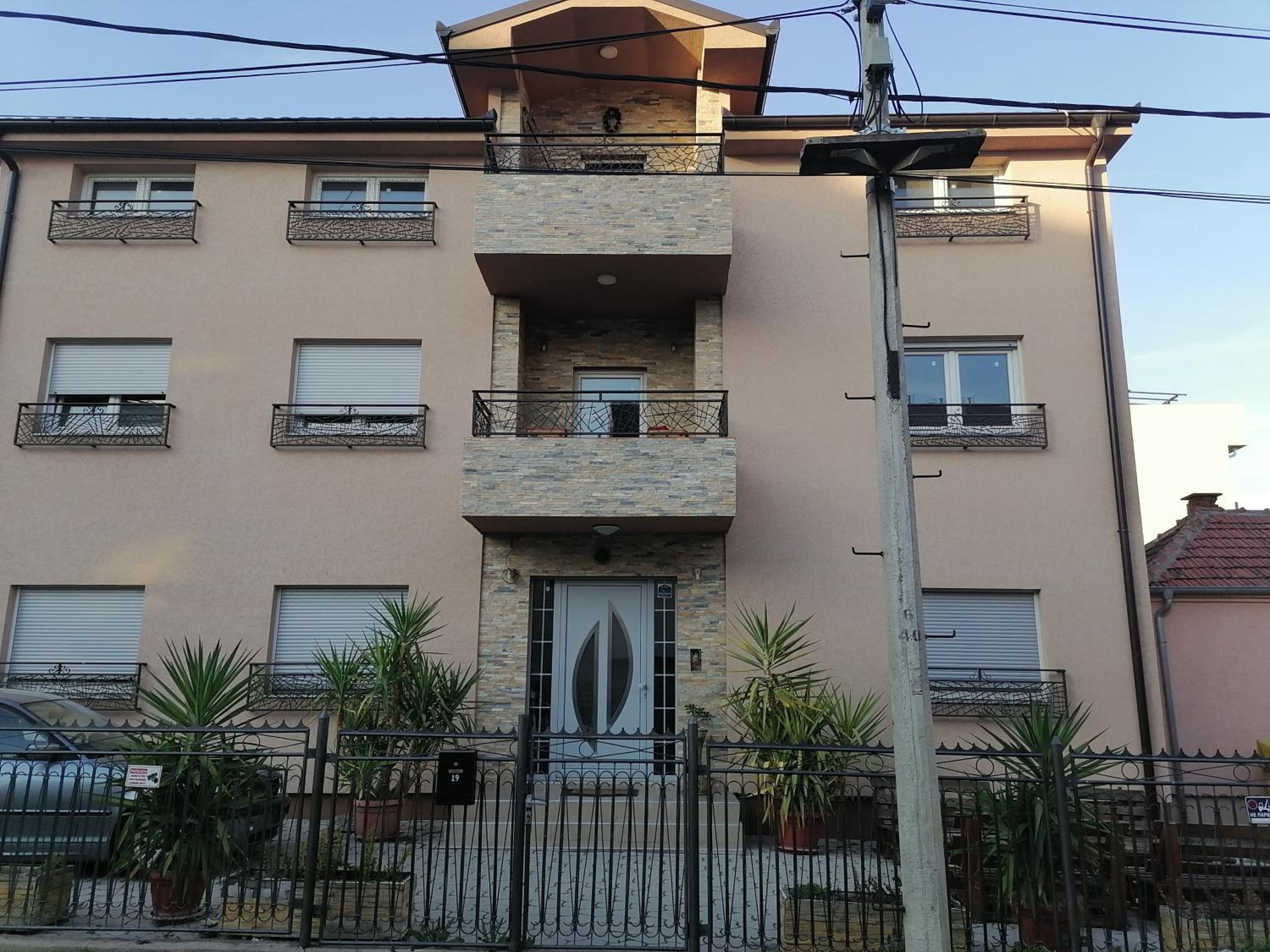 Sreckovic Apartmani 1 view 4