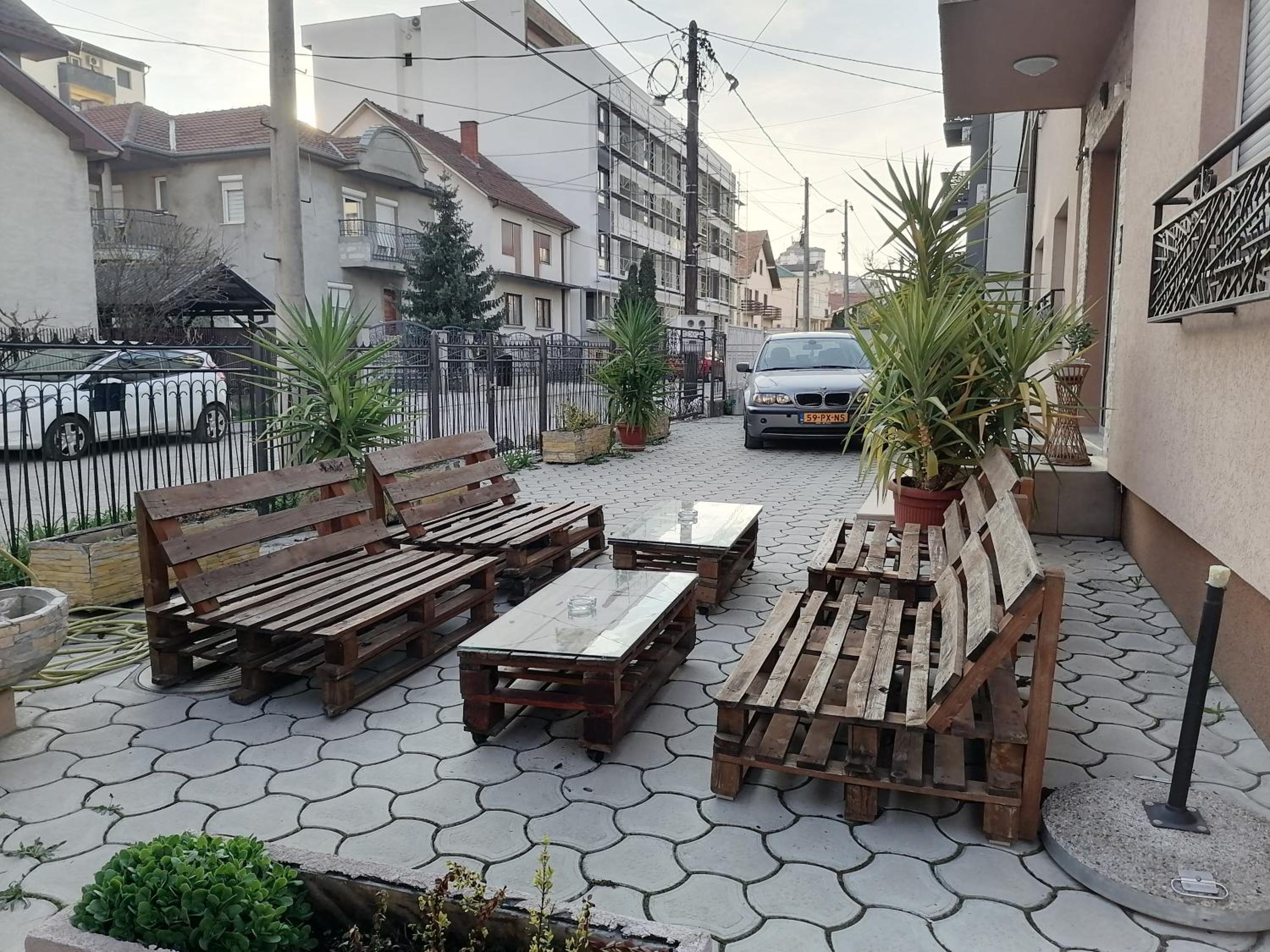 Sreckovic Apartmani 1 view 5