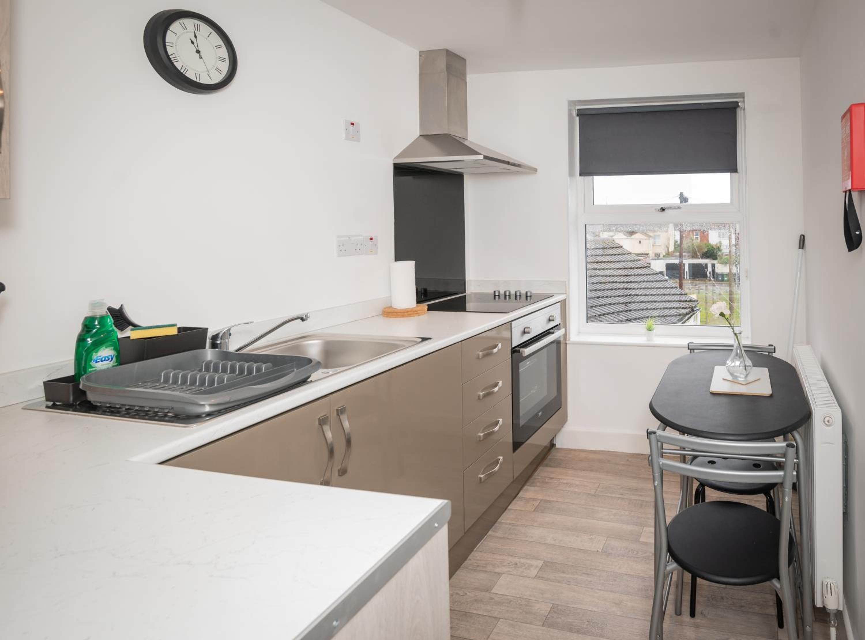 Self containted 1 Bed modern apartment- Meters from Beach - Parking Available view 2