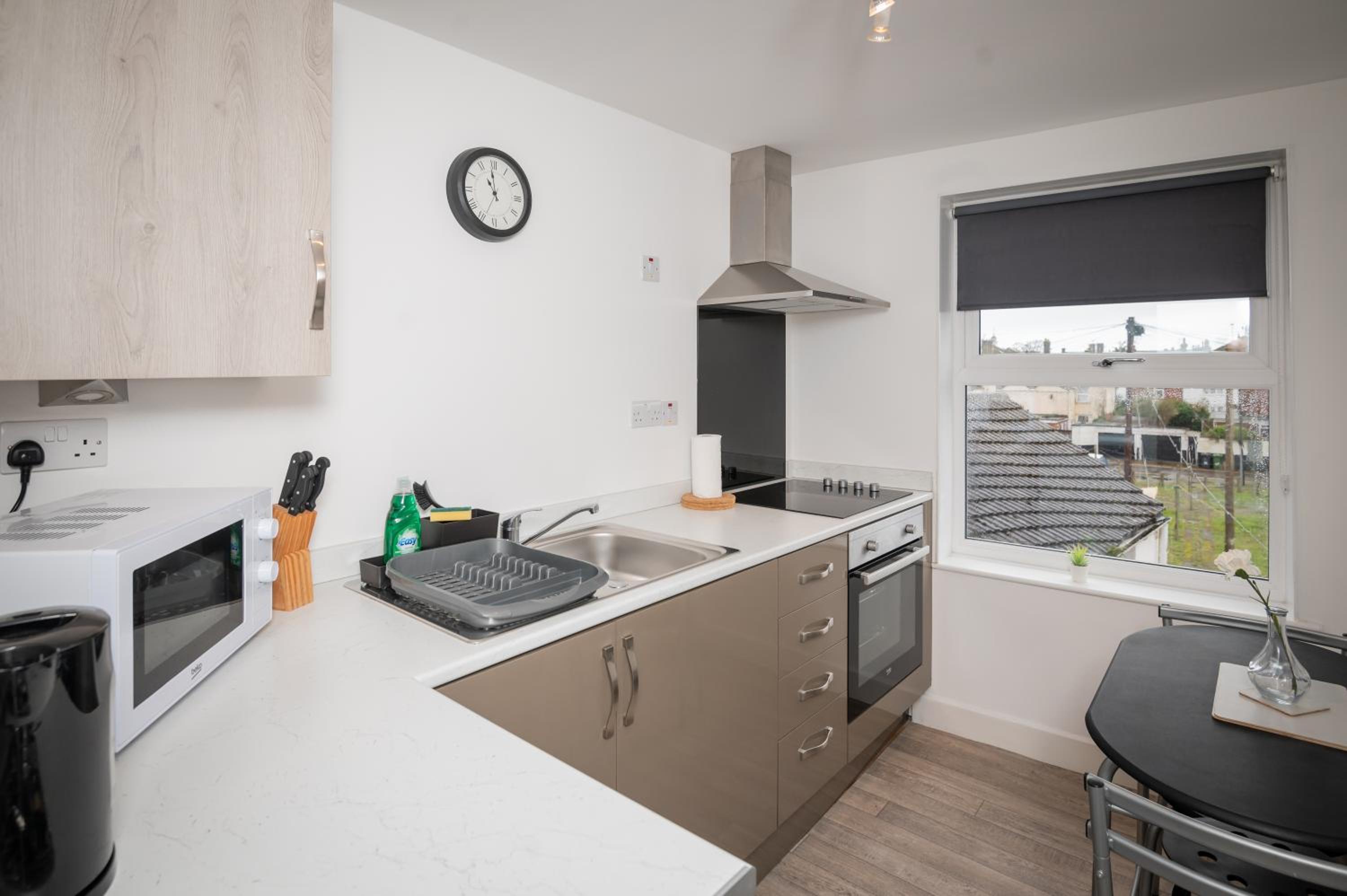 Self containted 1 Bed modern apartment- Meters from Beach - Parking Available view 3