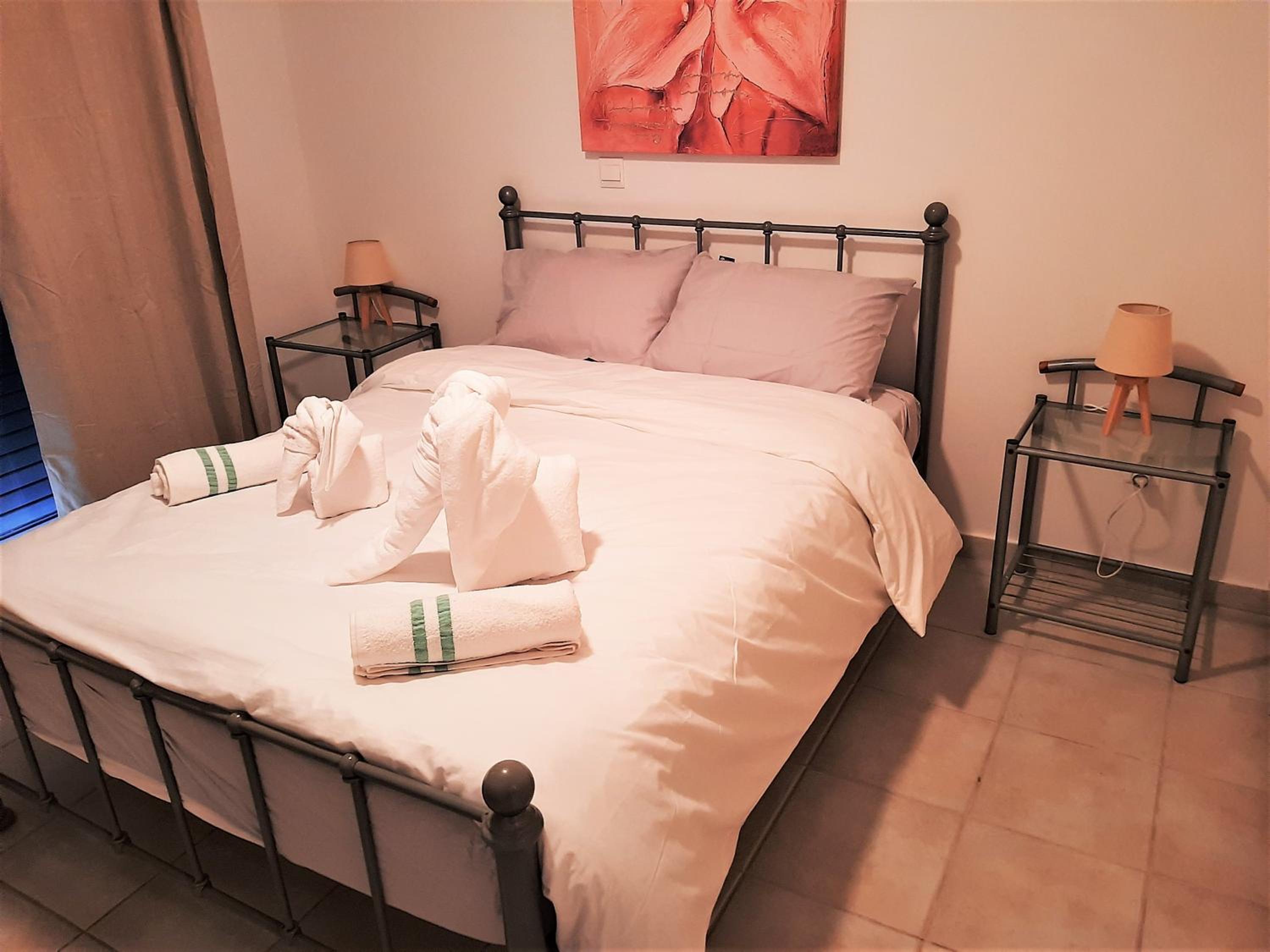 H&O Limnaria Elegance Pool View Apartment