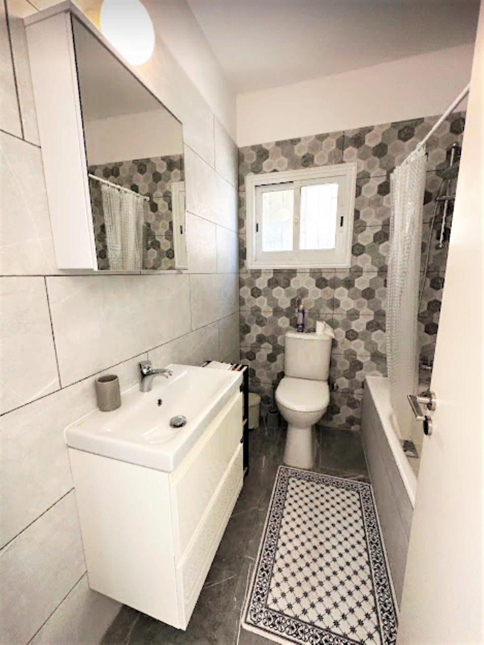 H&O Limnaria Elegance Pool View Apartment
