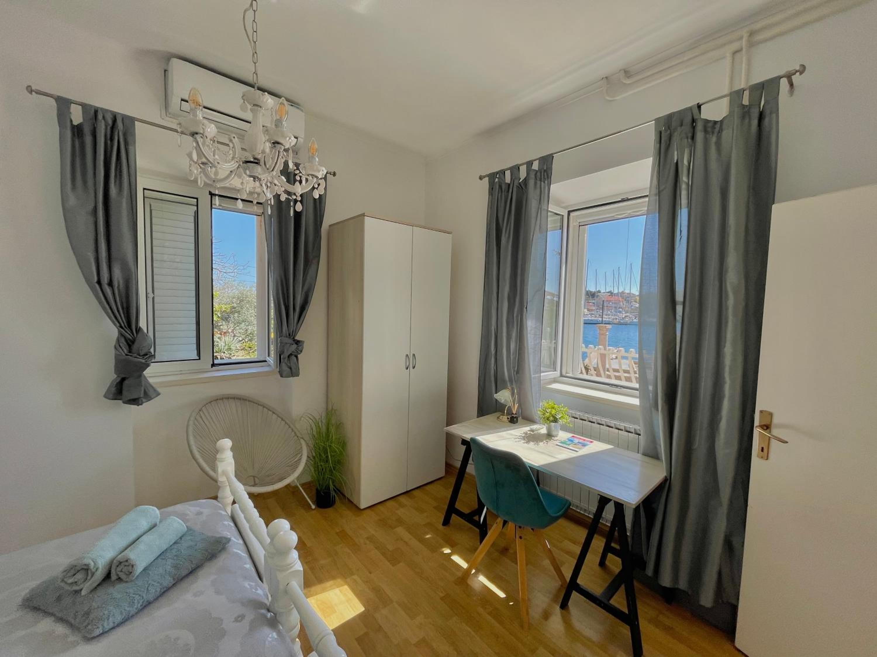 Seafront apartment with amazing view view 3