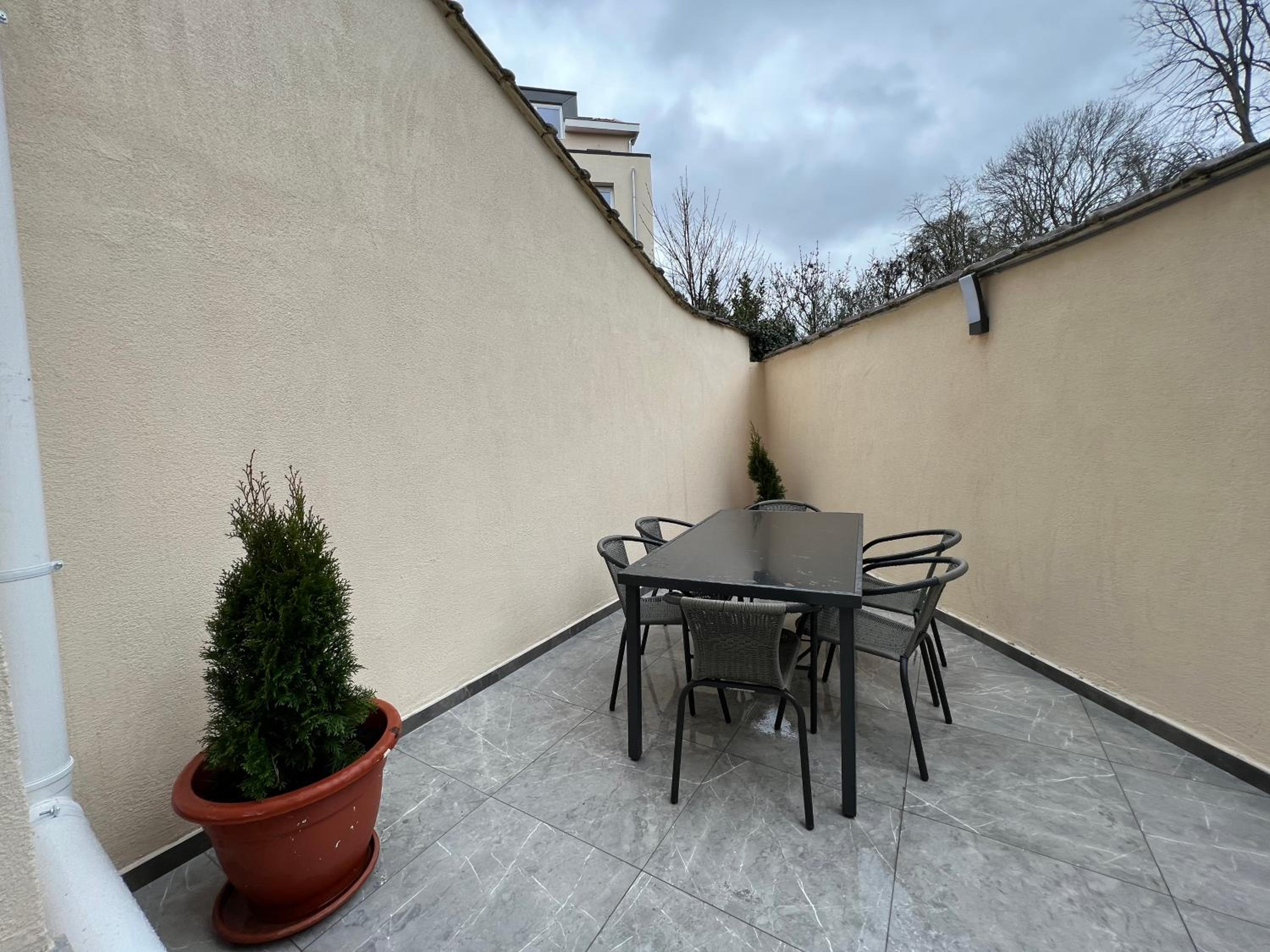 Design europarlament apartment with private terrace