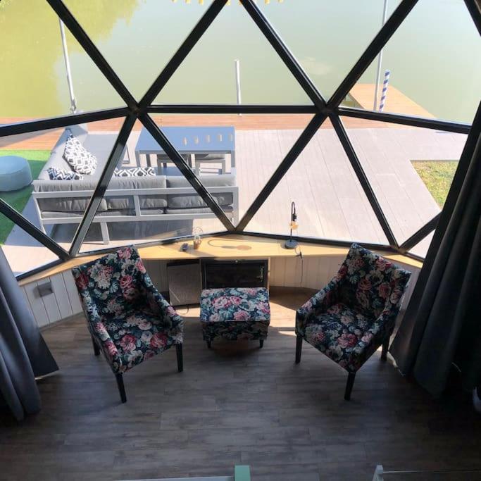 DOMEGLAMPING at FISHINGLAKE
