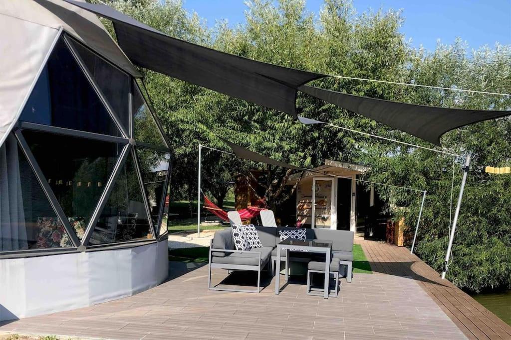 DOMEGLAMPING at FISHINGLAKE