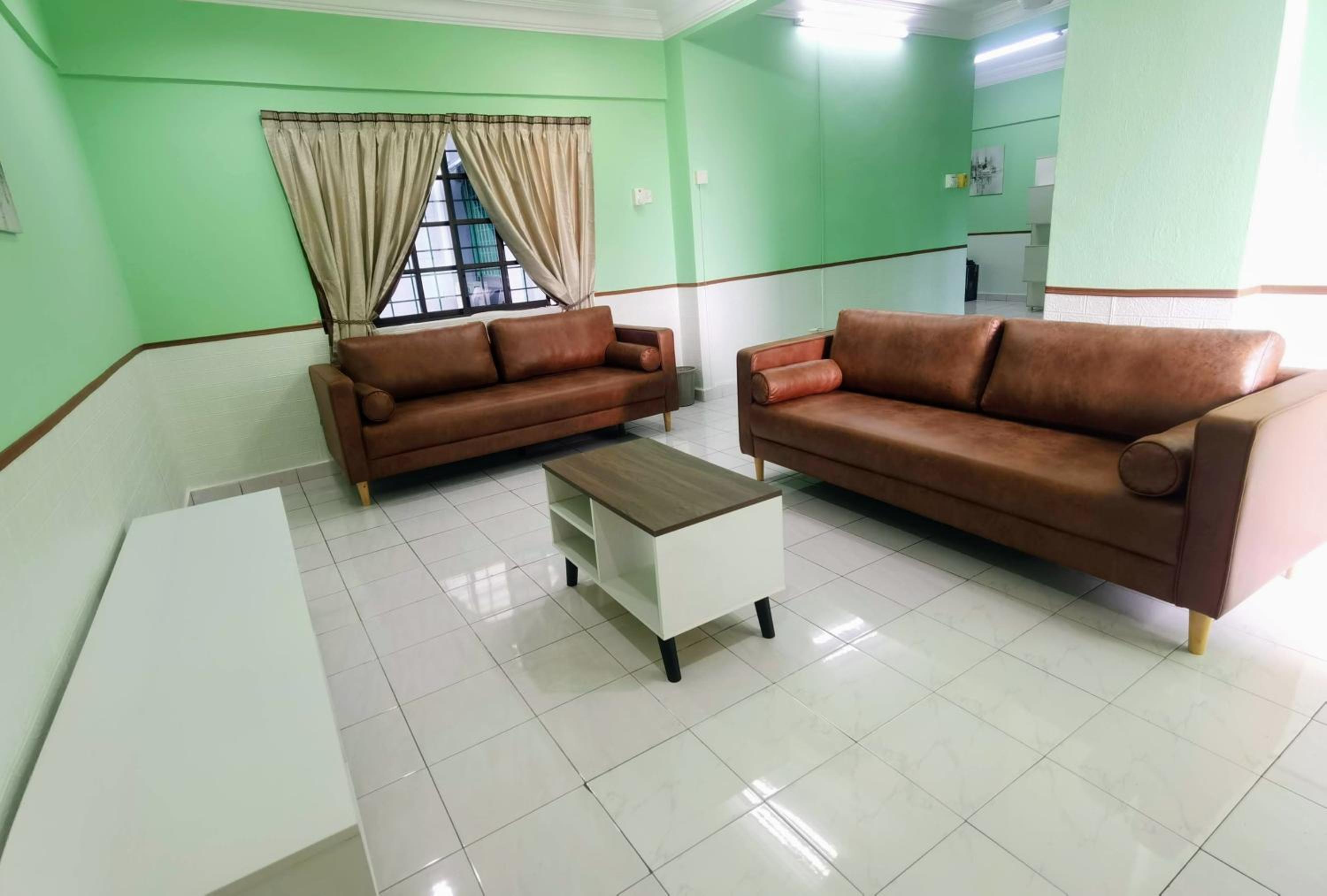 3 Rooms 2 parking 10pax PSR Comfy Sofa&Bed near MRT Eateries McD photo 2