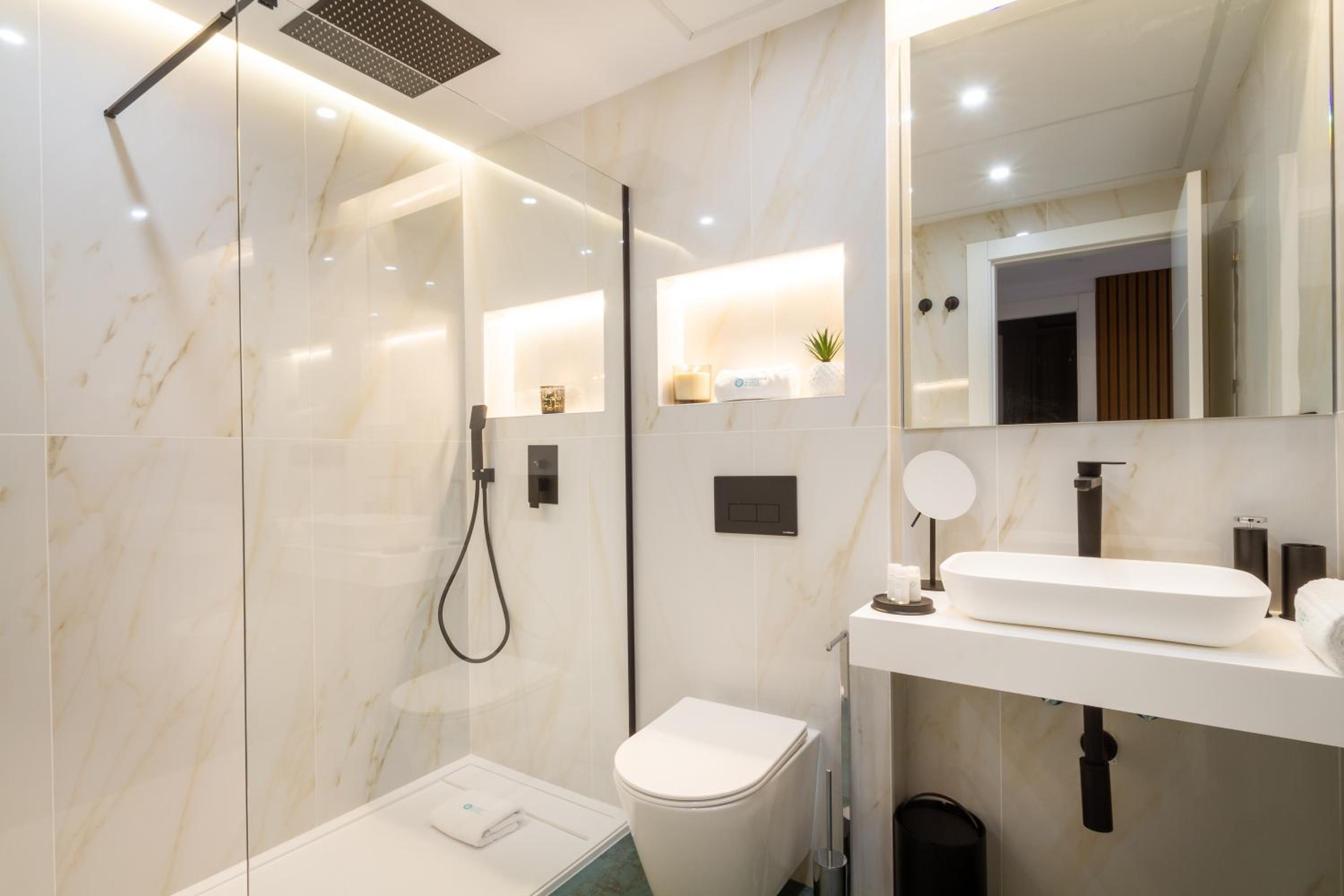 MARBELLA BANUS SUITES - Marbella Marina Banus Deluxe Apartment Sea Views