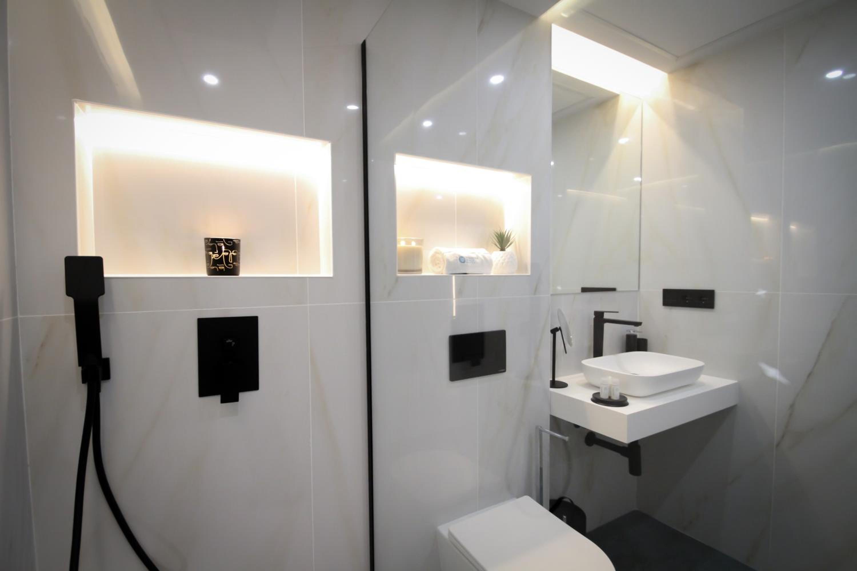 MARBELLA BANUS SUITES - Marbella Marina Banus Deluxe Apartment Sea Views