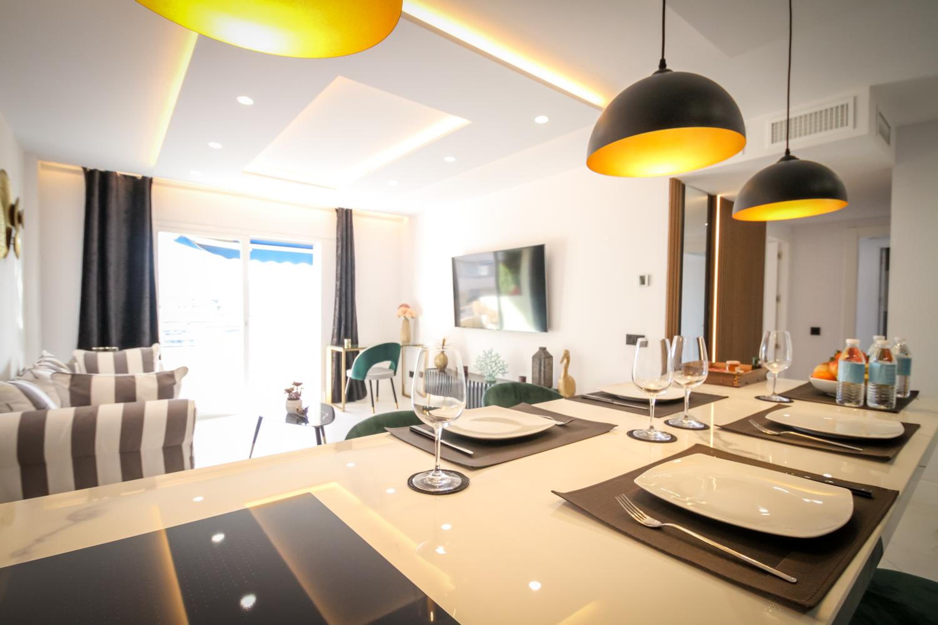 MARBELLA BANUS SUITES - Marbella Marina Banus Deluxe Apartment Sea Views