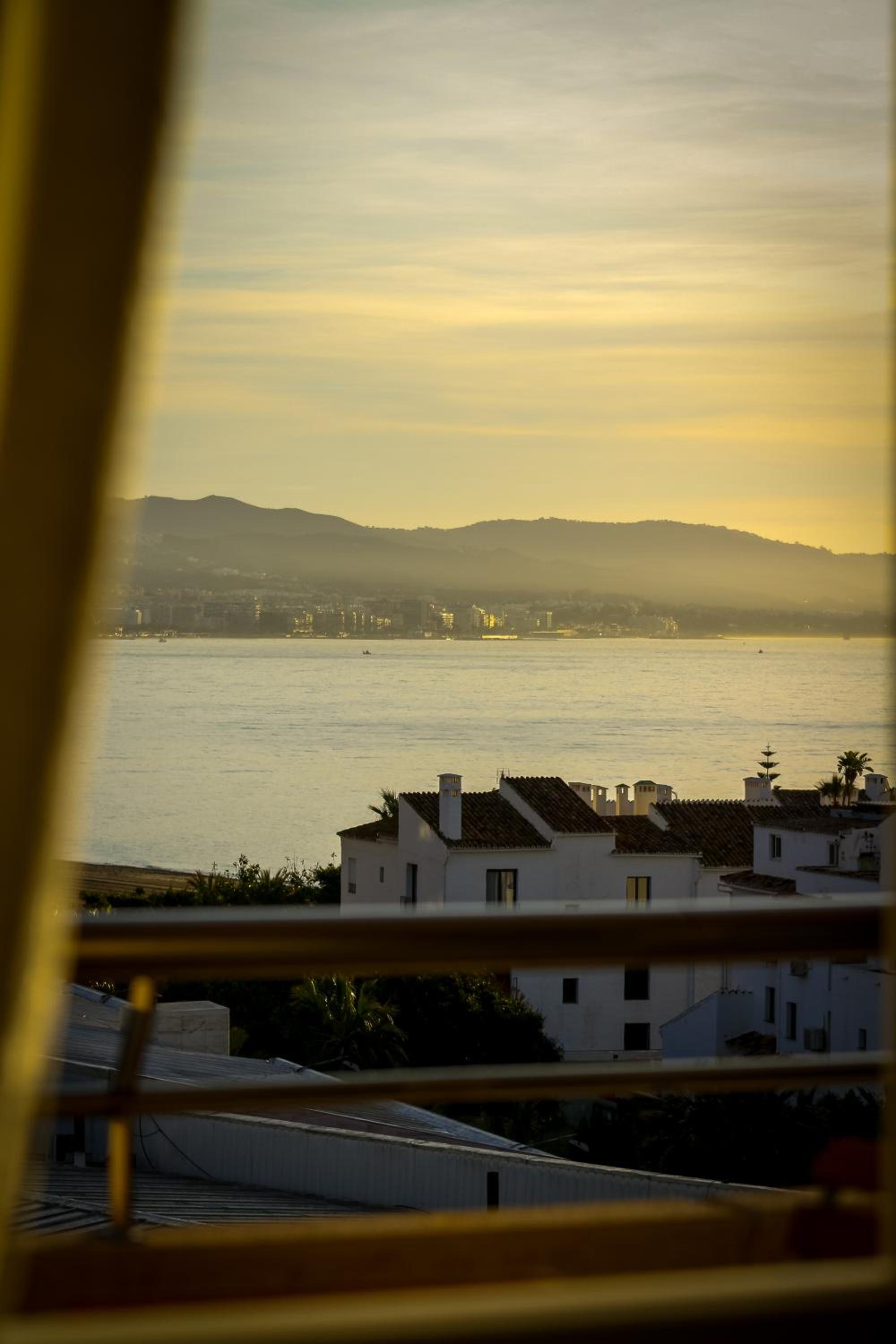 MARBELLA BANUS SUITES - Marbella Marina Banus Deluxe Apartment Sea Views
