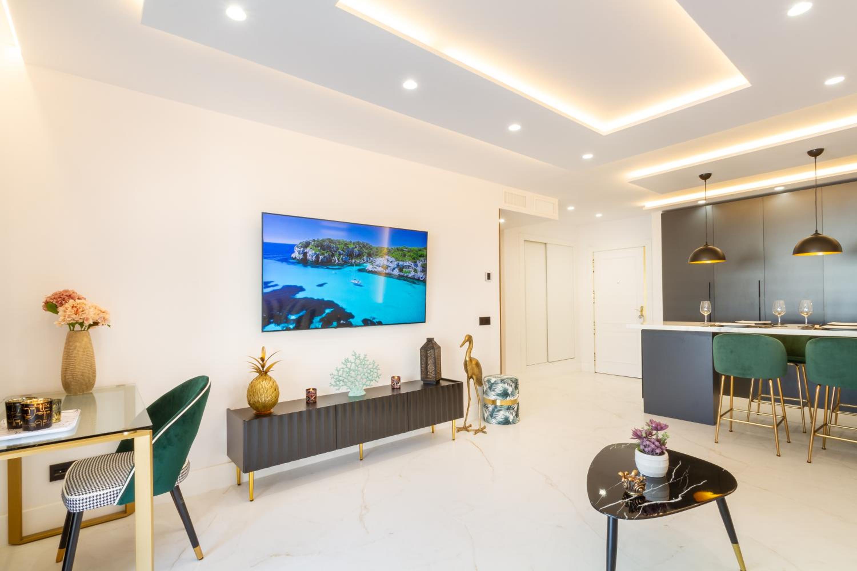 MARBELLA BANUS SUITES - Marbella Marina Banus Deluxe Apartment Sea Views