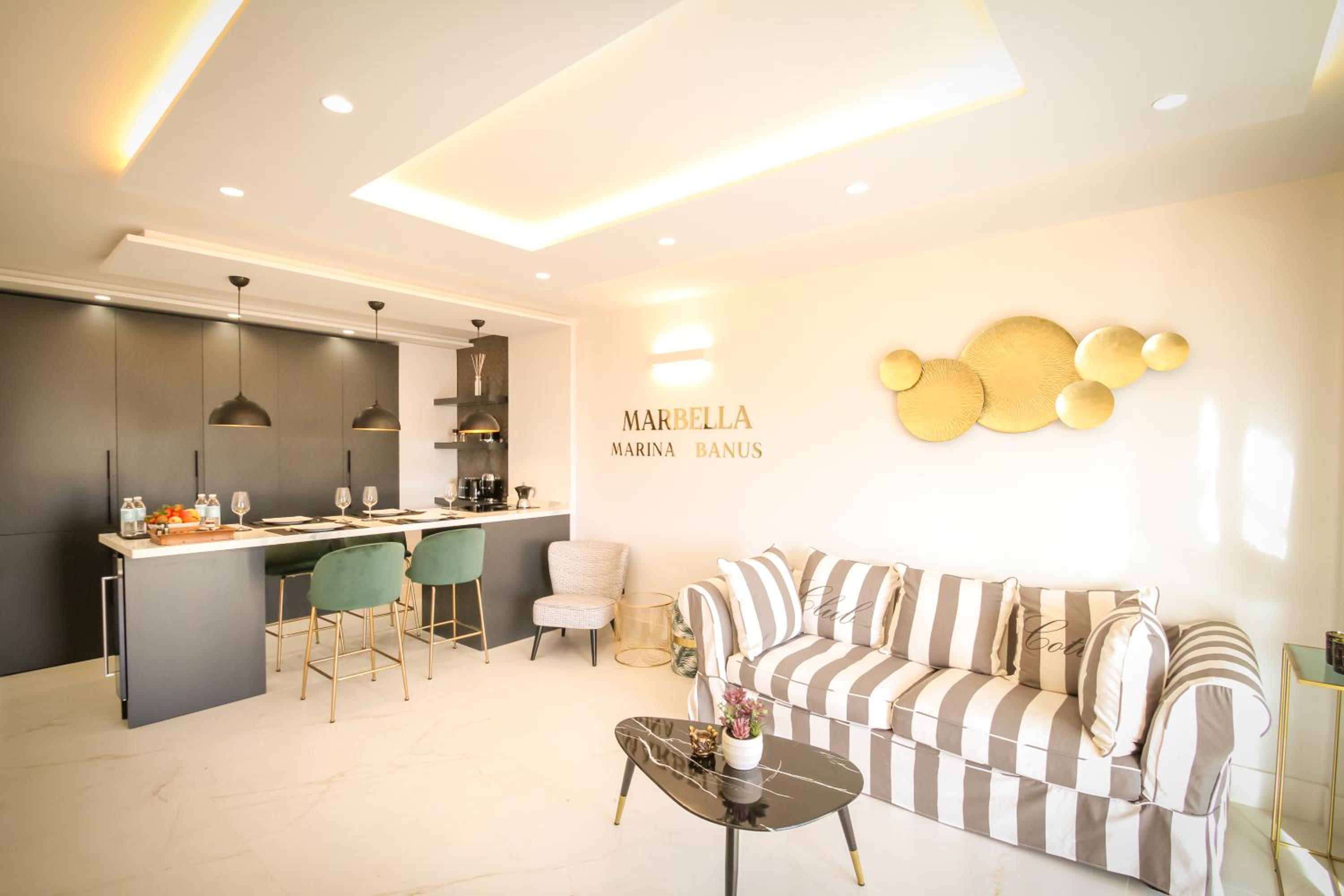 MARBELLA BANUS SUITES - Marbella Marina Banus Deluxe Apartment Sea Views