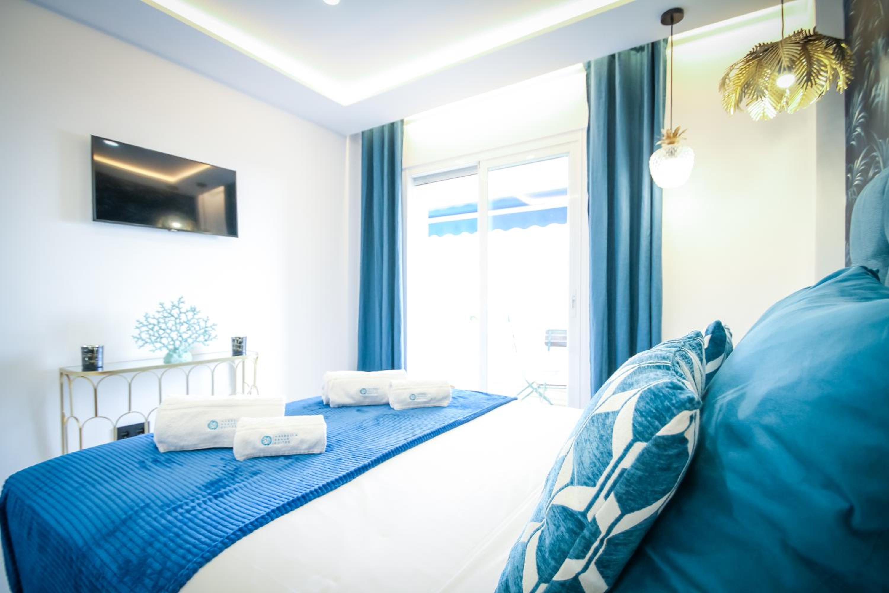 MARBELLA BANUS SUITES - Marbella Marina Banus Deluxe Apartment Sea Views