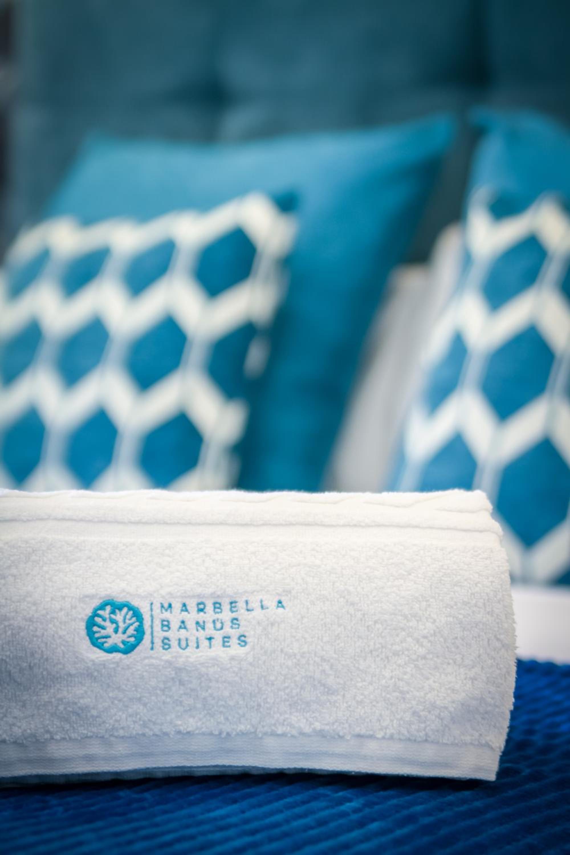 MARBELLA BANUS SUITES - Marbella Marina Banus Deluxe Apartment Sea Views