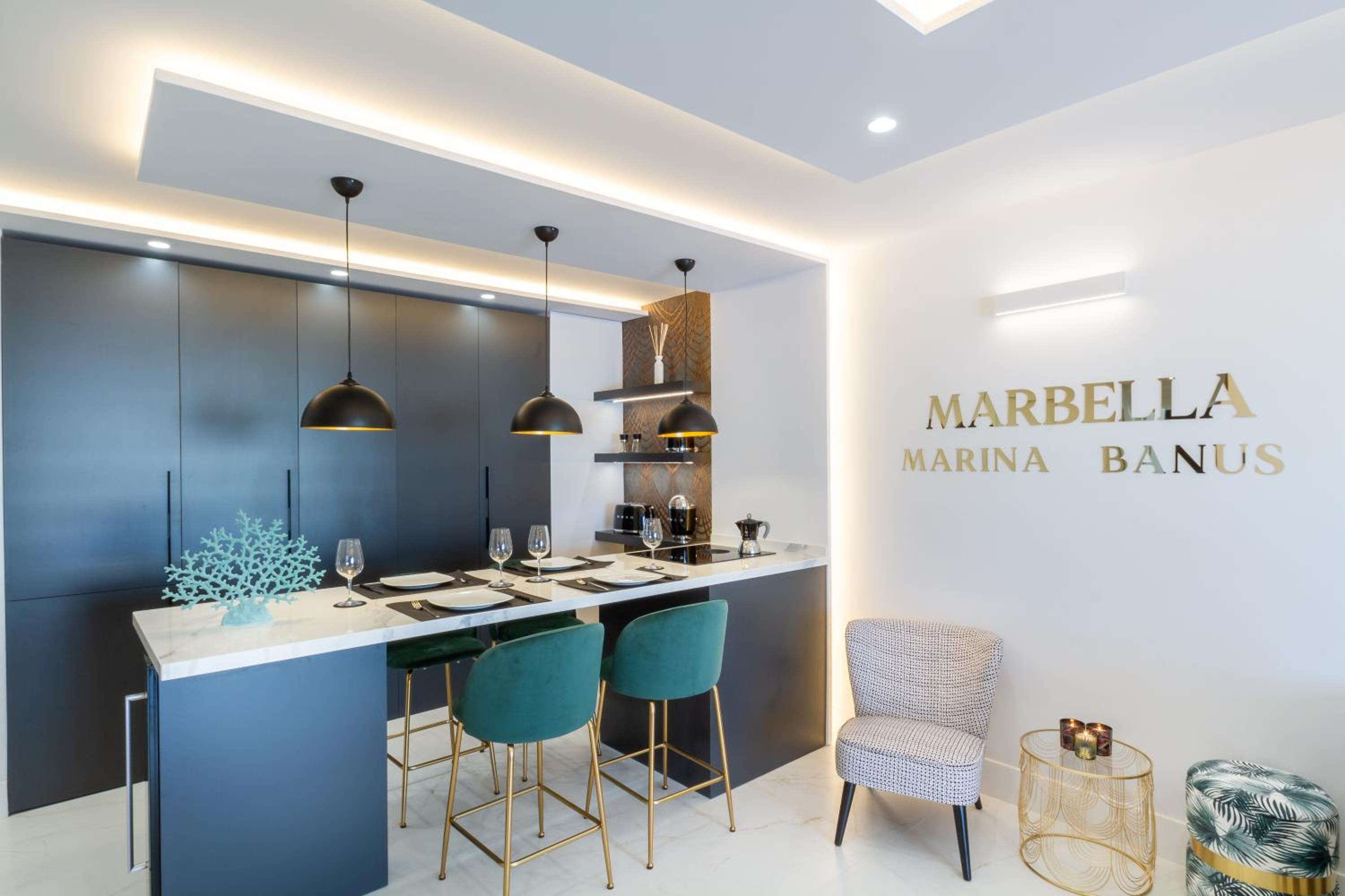 MARBELLA BANUS SUITES - Marbella Marina Banus Deluxe Apartment Sea Views
