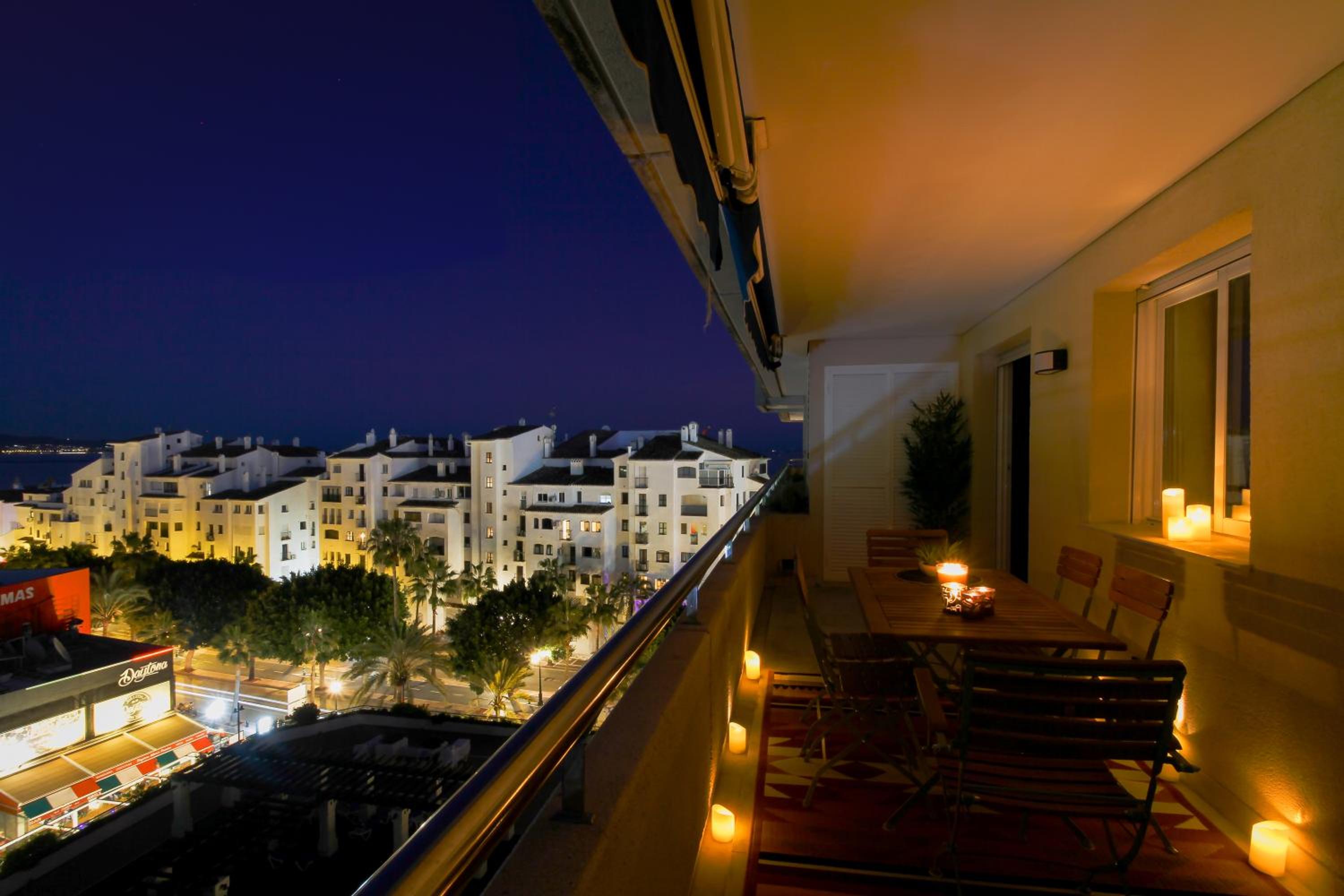 MARBELLA BANUS SUITES - Marbella Marina Banus Deluxe Apartment Sea Views