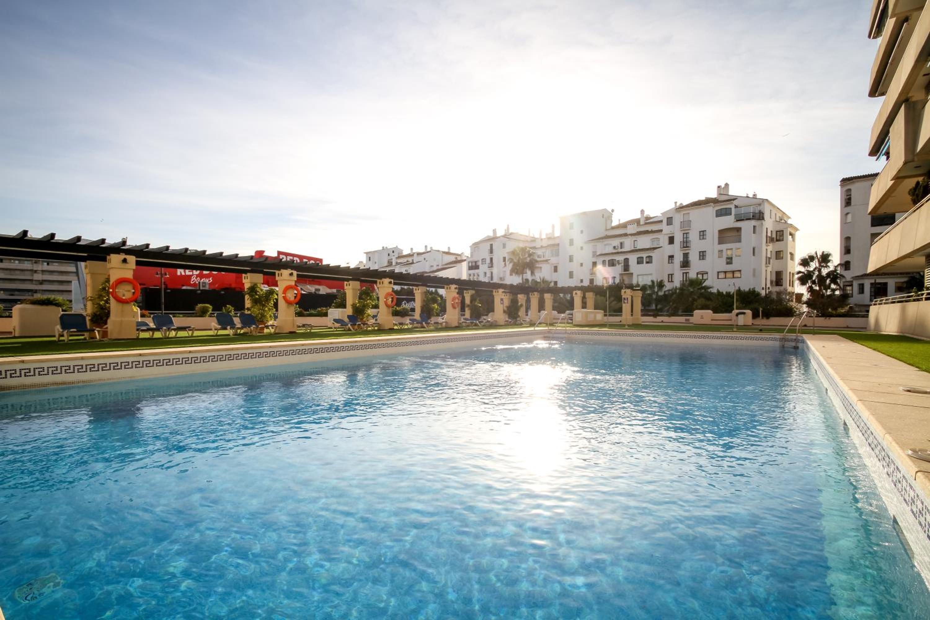 MARBELLA BANUS SUITES - Marbella Marina Banus Deluxe Apartment Sea Views