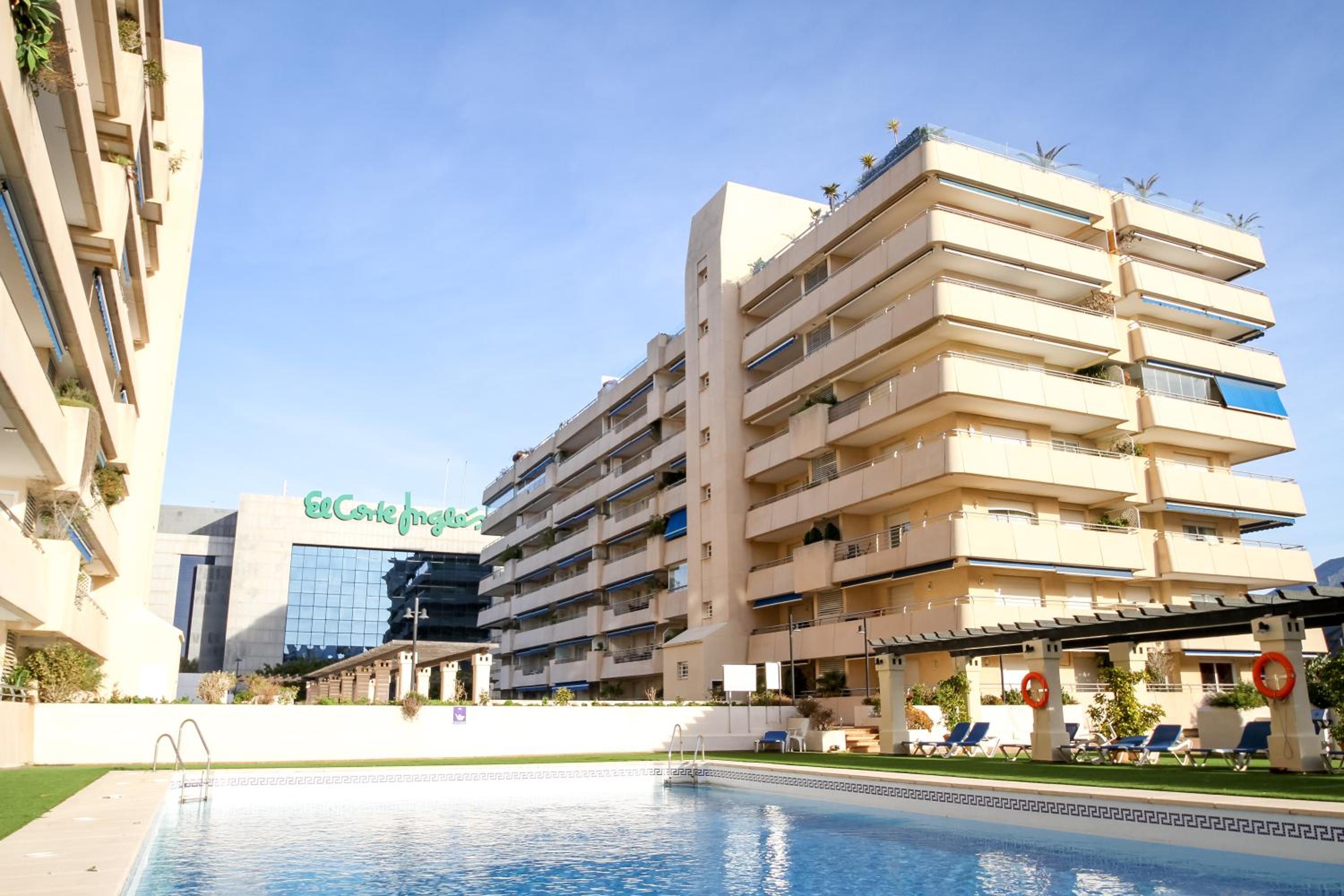 MARBELLA BANUS SUITES - Marbella Marina Banus Deluxe Apartment Sea Views