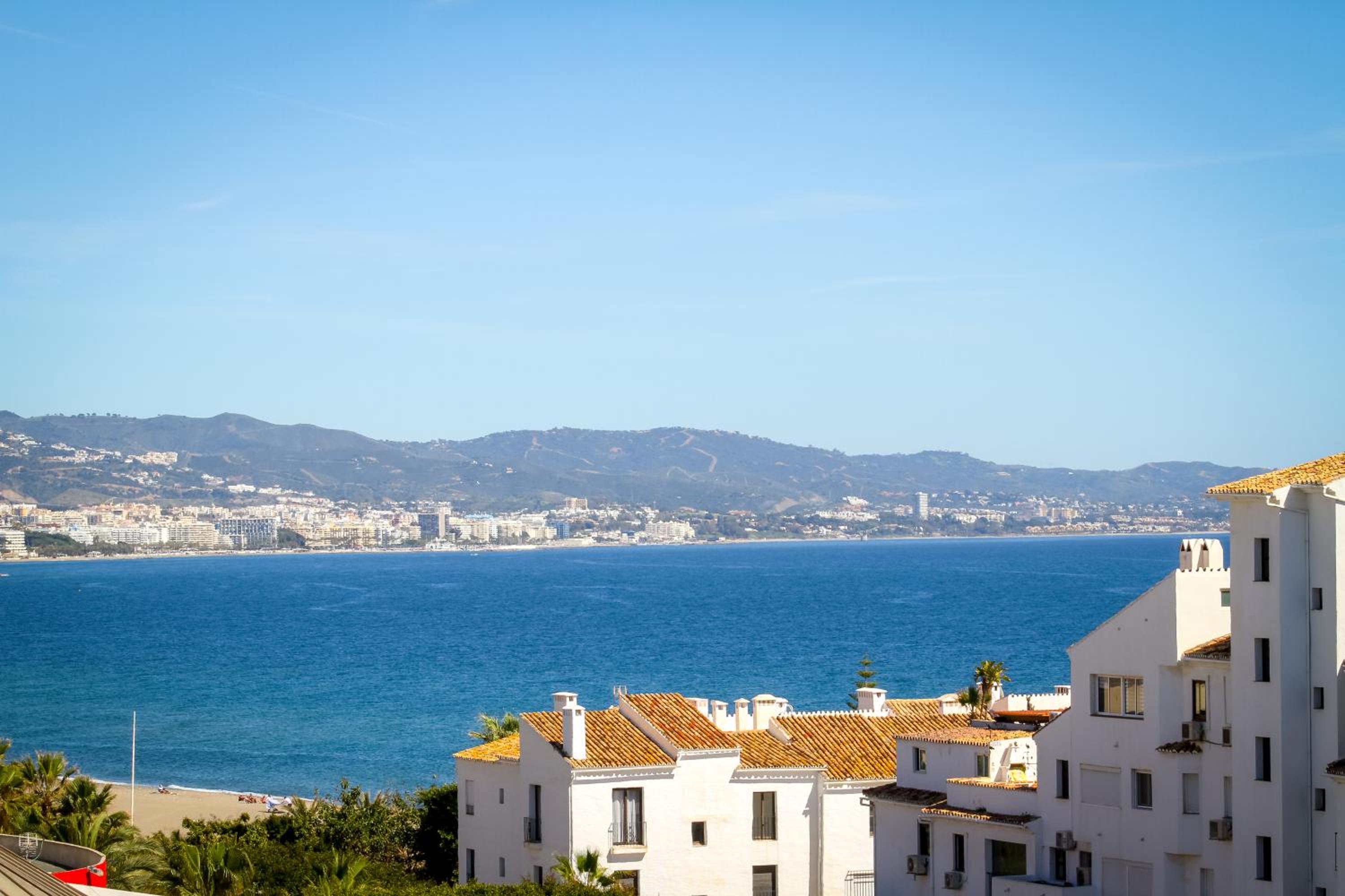 MARBELLA BANUS SUITES - Marbella Marina Banus Deluxe Apartment Sea Views
