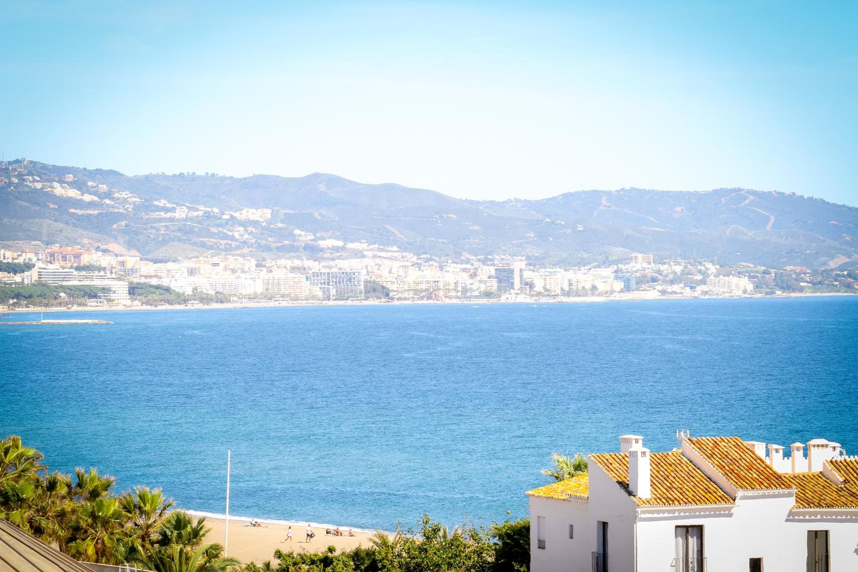 MARBELLA BANUS SUITES - Marbella Marina Banus Deluxe Apartment Sea Views