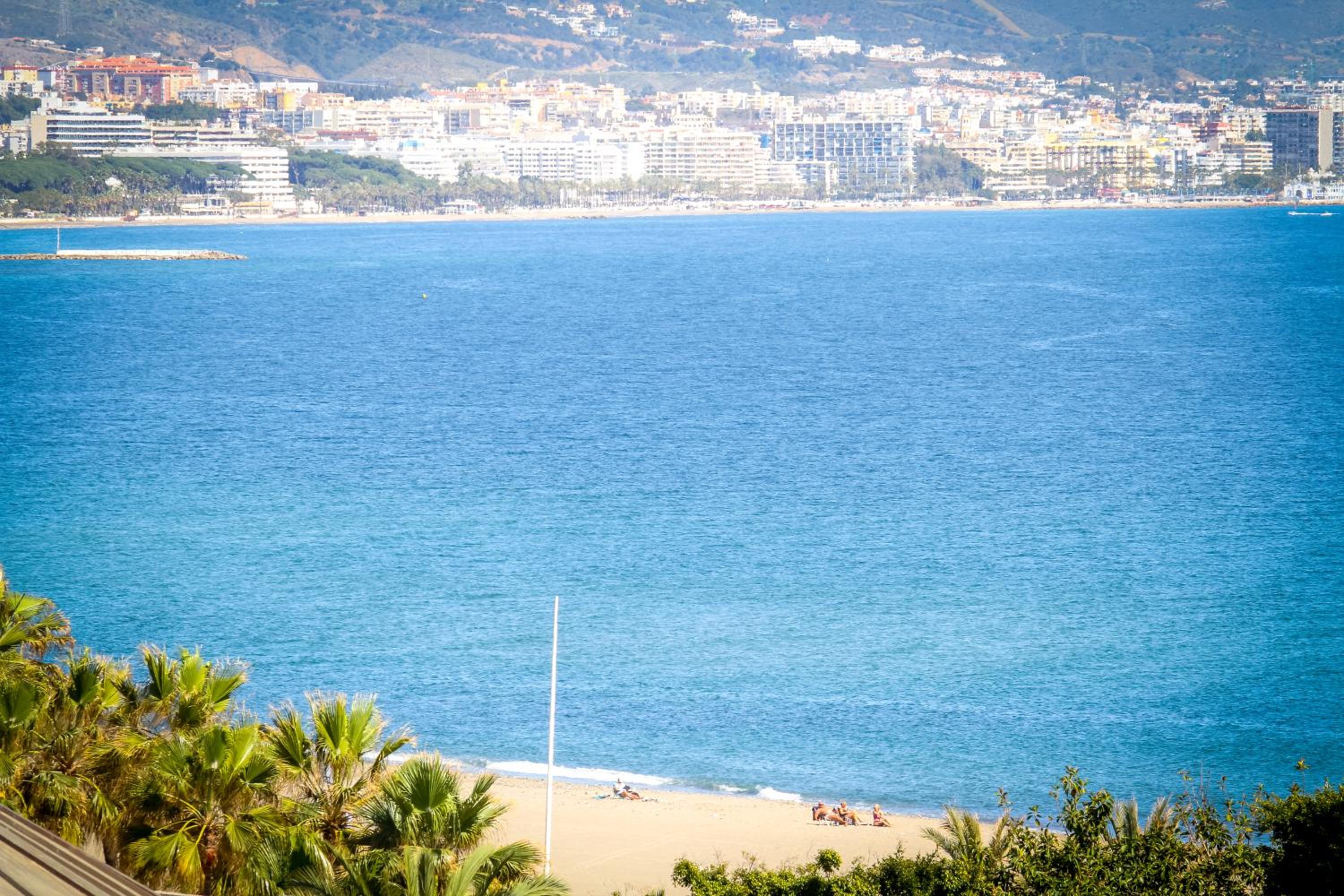 MARBELLA BANUS SUITES - Marbella Marina Banus Deluxe Apartment Sea Views
